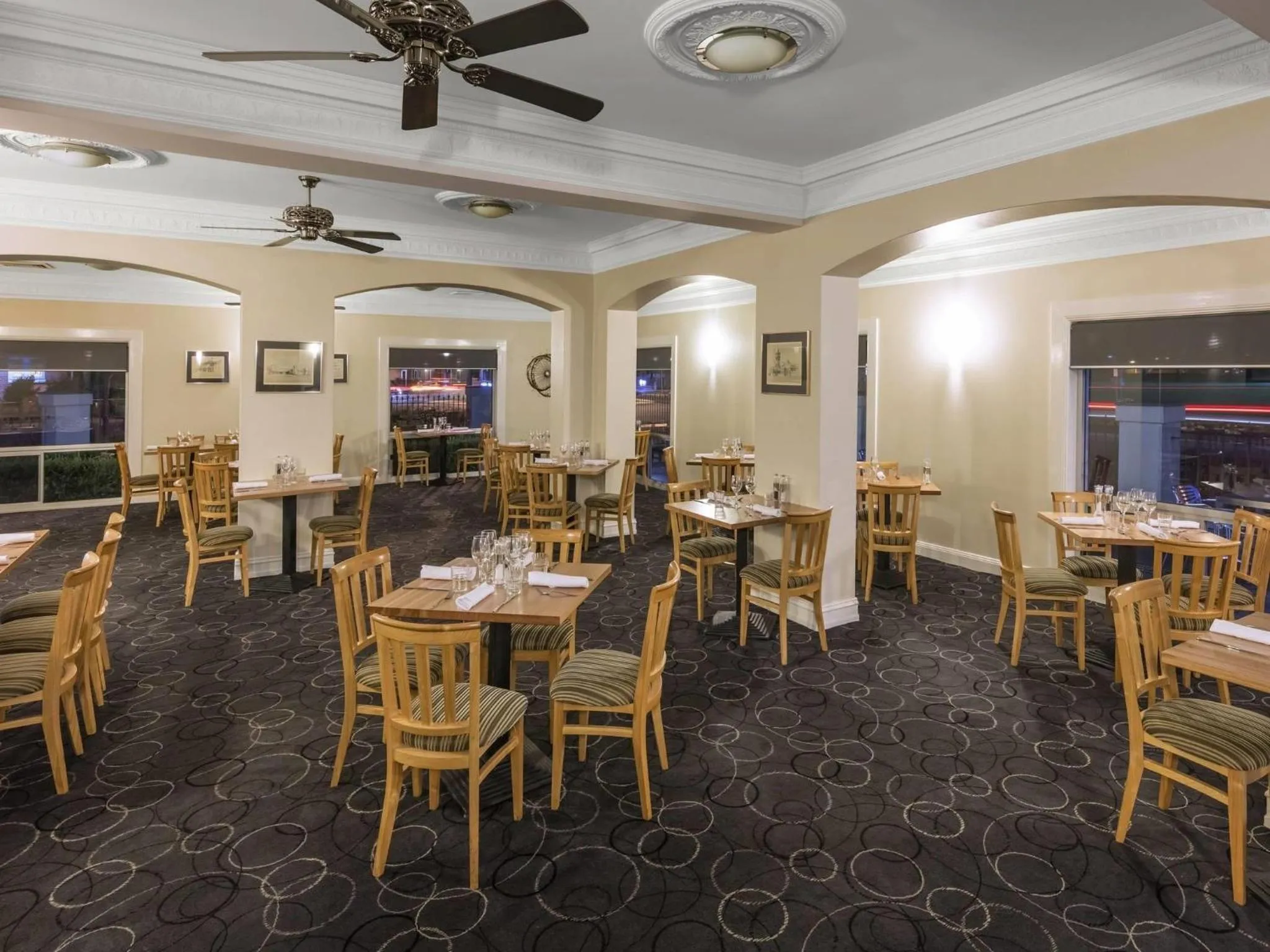 Restaurant/places to eat in Mercure Wagga Wagga