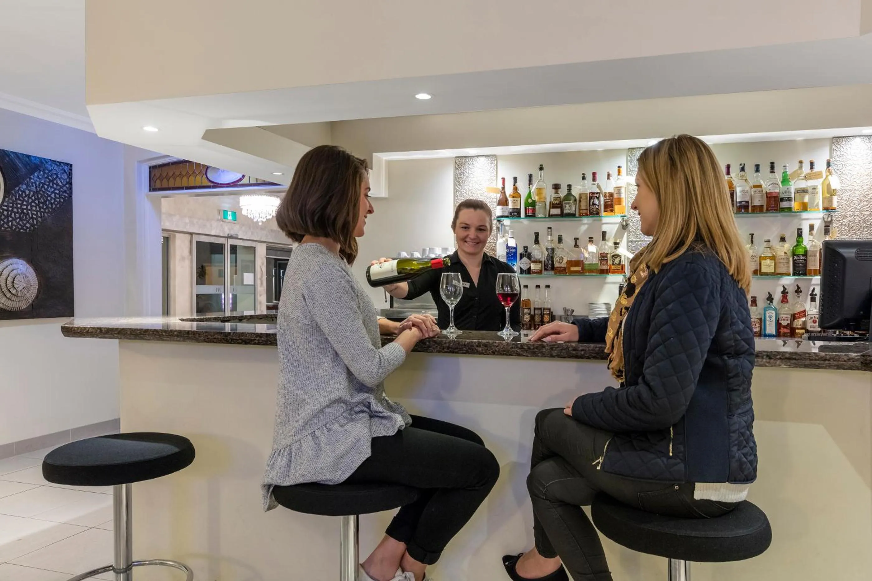 Lounge or bar in Mercure Wagga Wagga