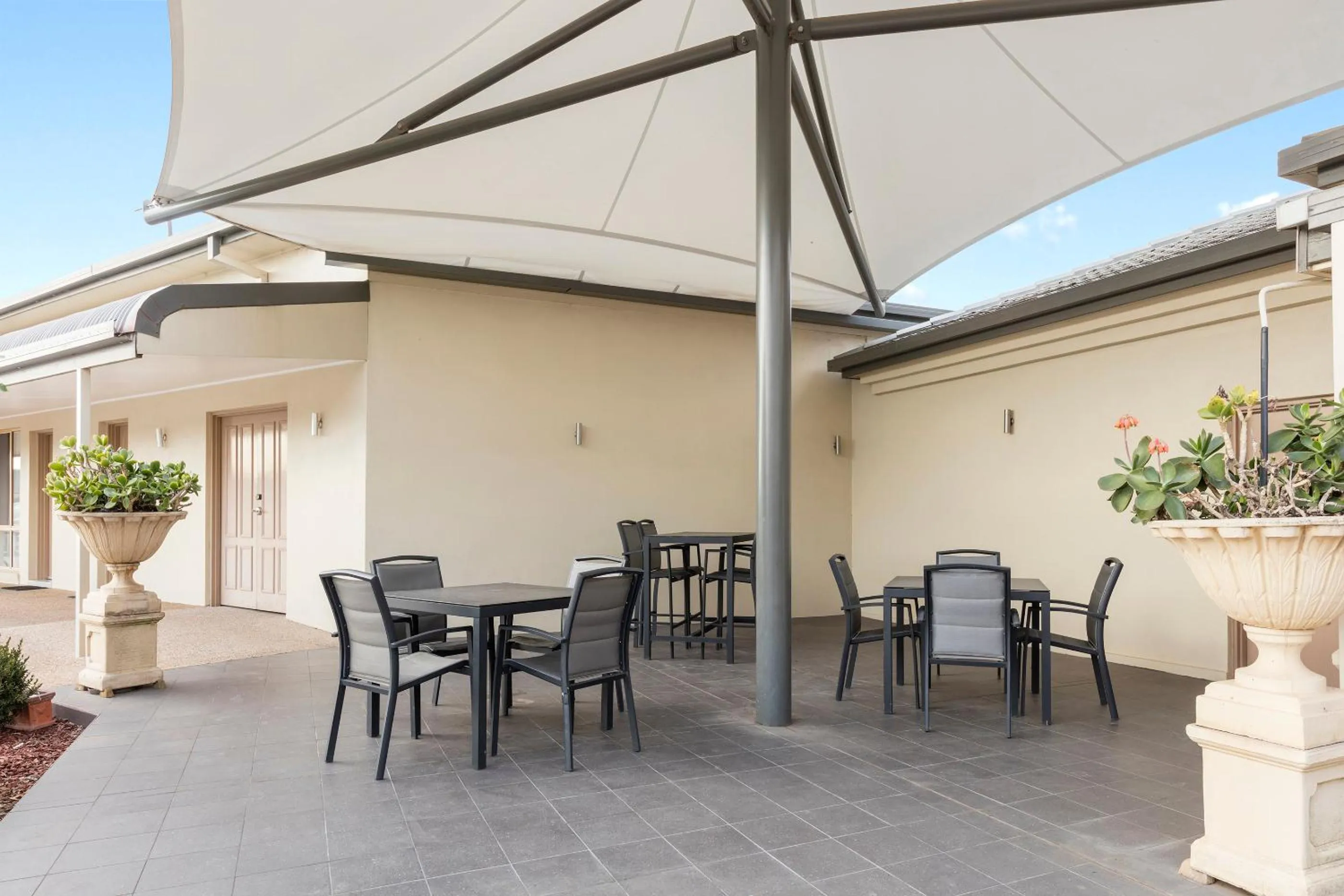 Patio in Mercure Wagga Wagga