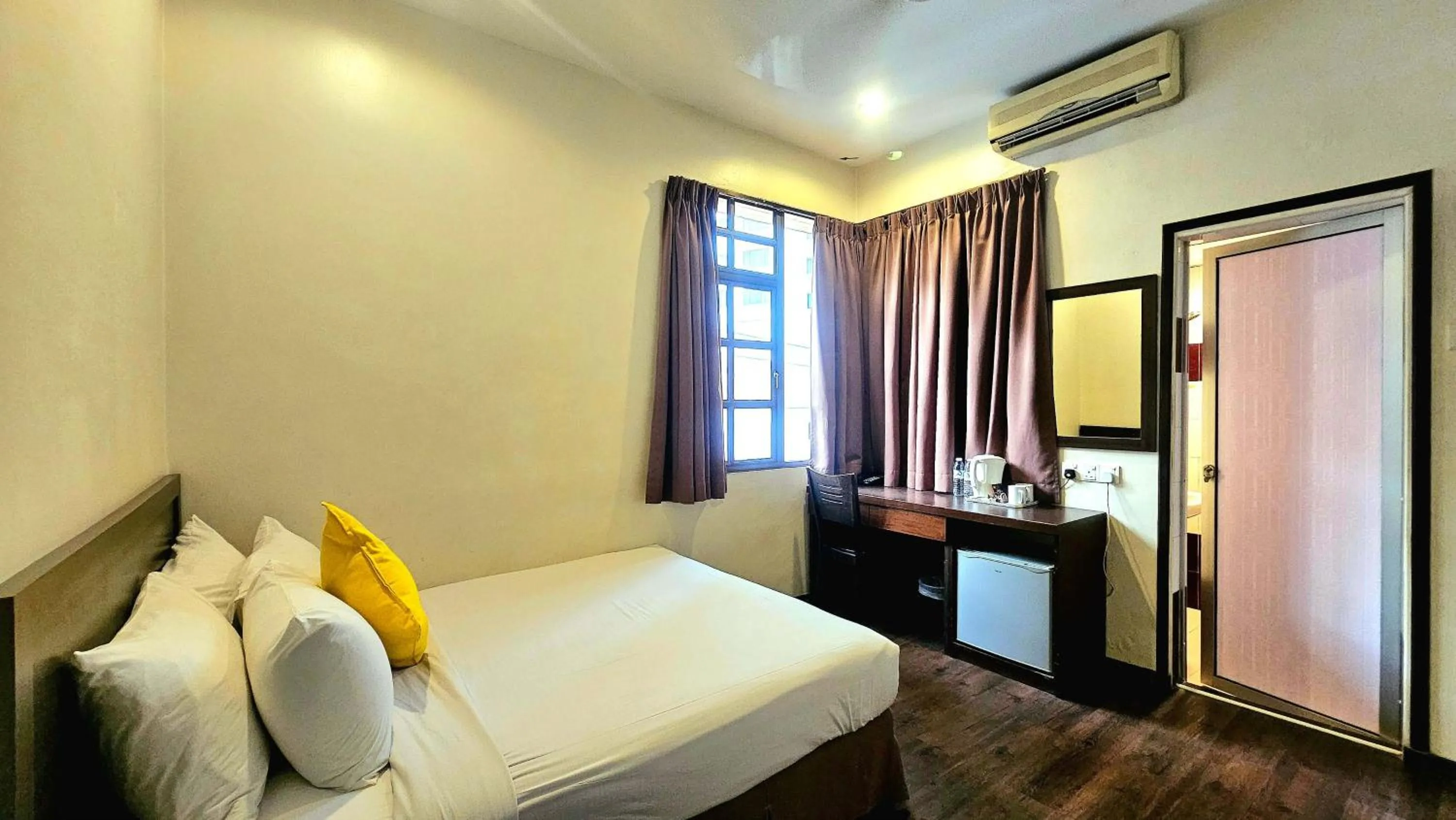 Bedroom, Bed in Hotel 22 Gurney, Penang