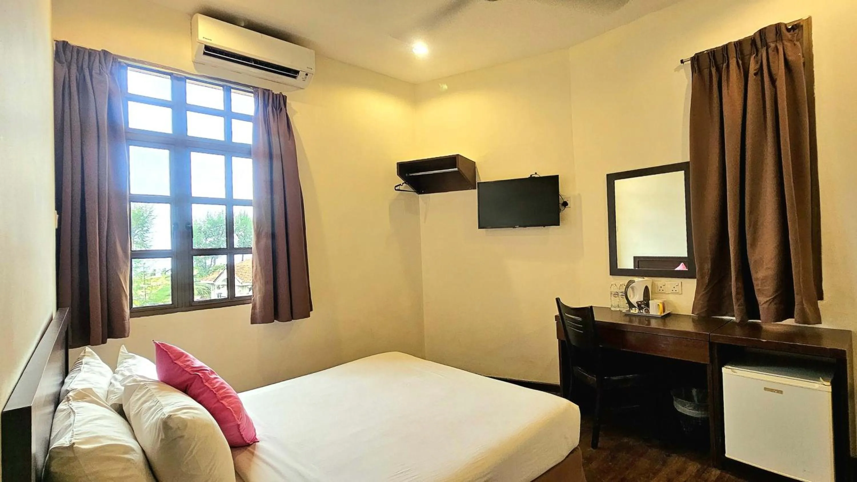 Bedroom, Bed in Hotel 22 Gurney, Penang