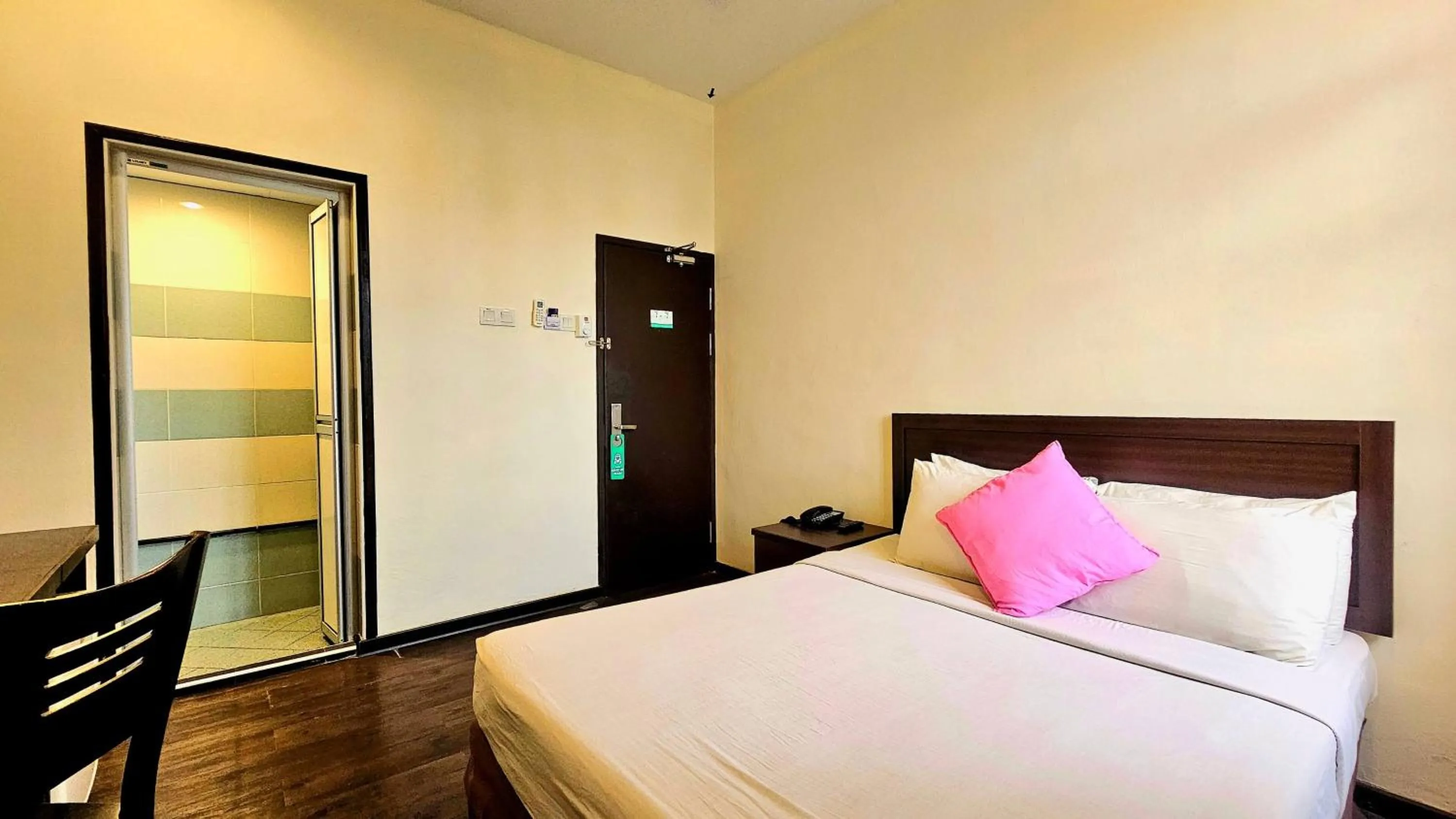 Bedroom, Bed in Hotel 22 Gurney, Penang