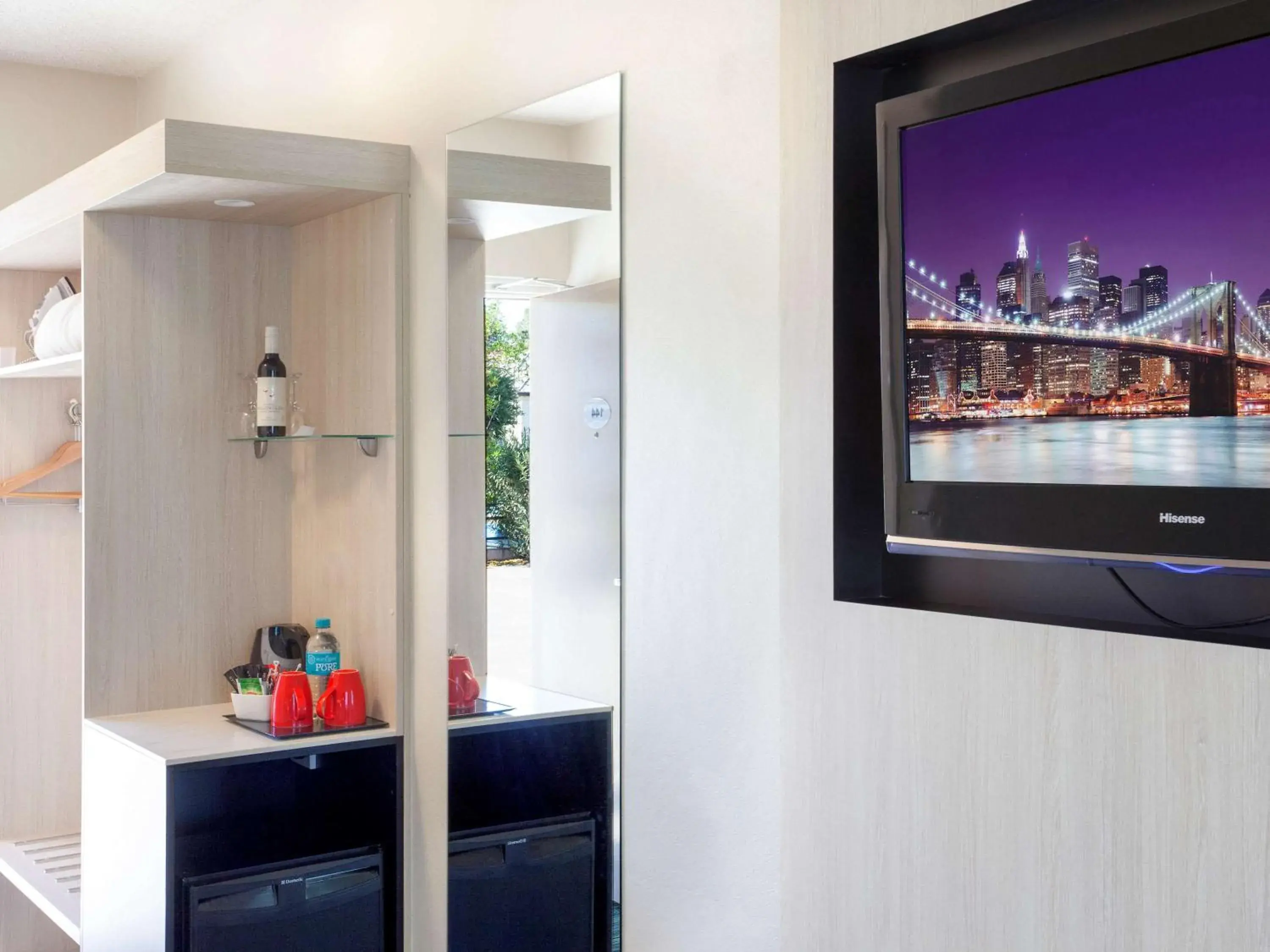 Superior King Room in ibis Styles Tamworth Superior King Room in ibis Styles Tamworth