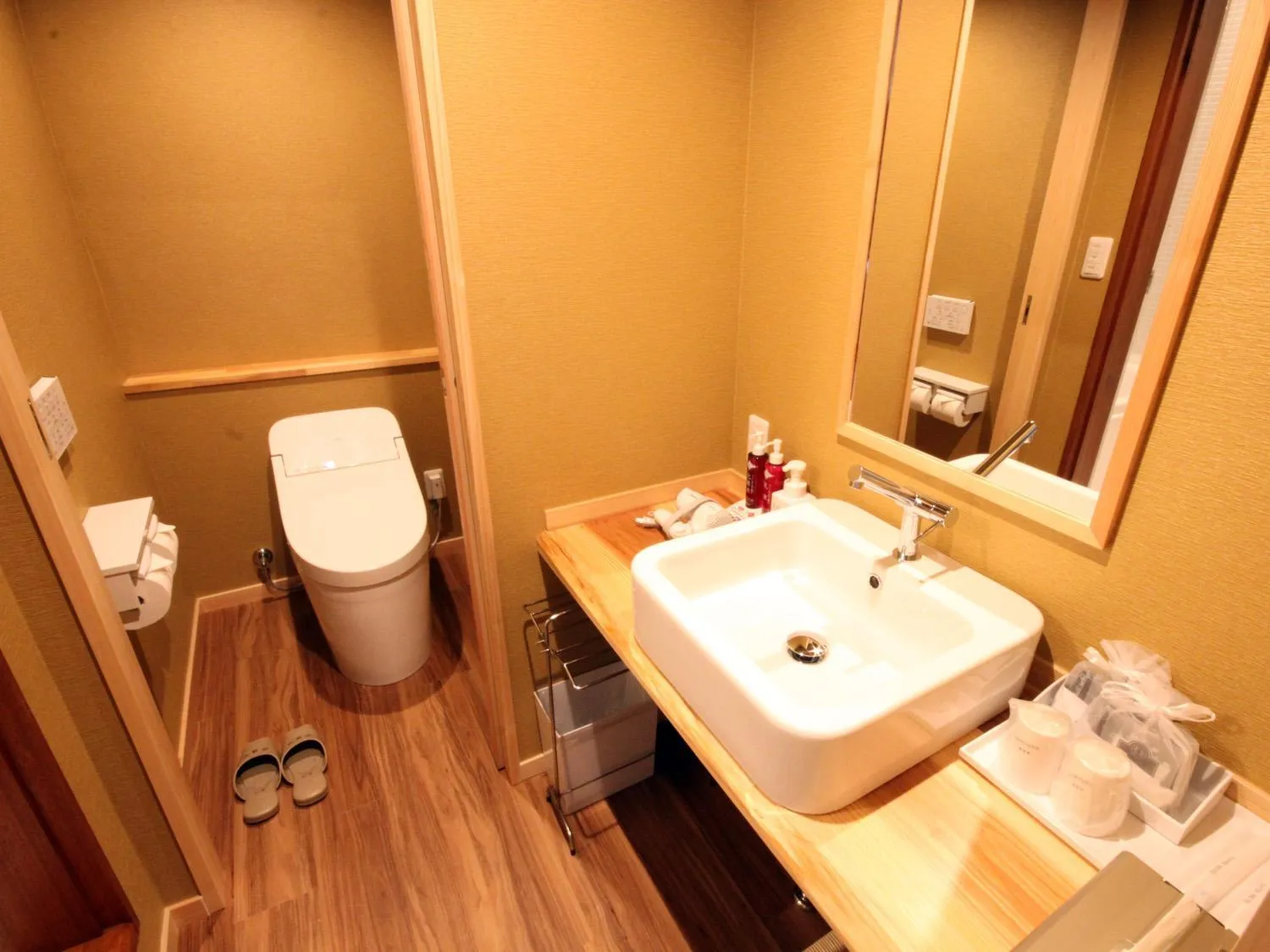 Toilet in Yamagataya