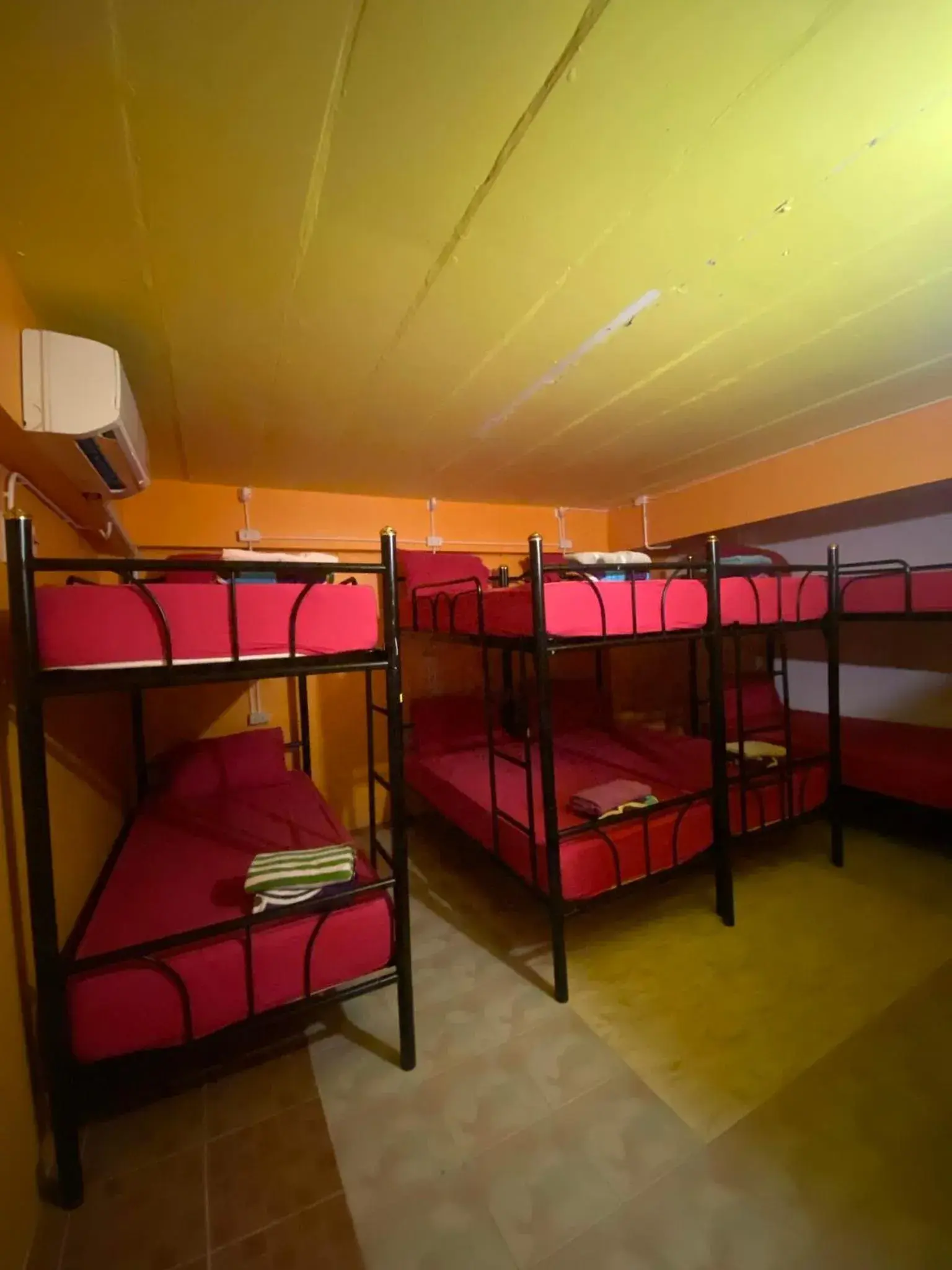 Bed in 8-Bed Dormitory Room in Seventeen Hostel Bed in 8-Bed Dormitory Room in Seventeen Hostel