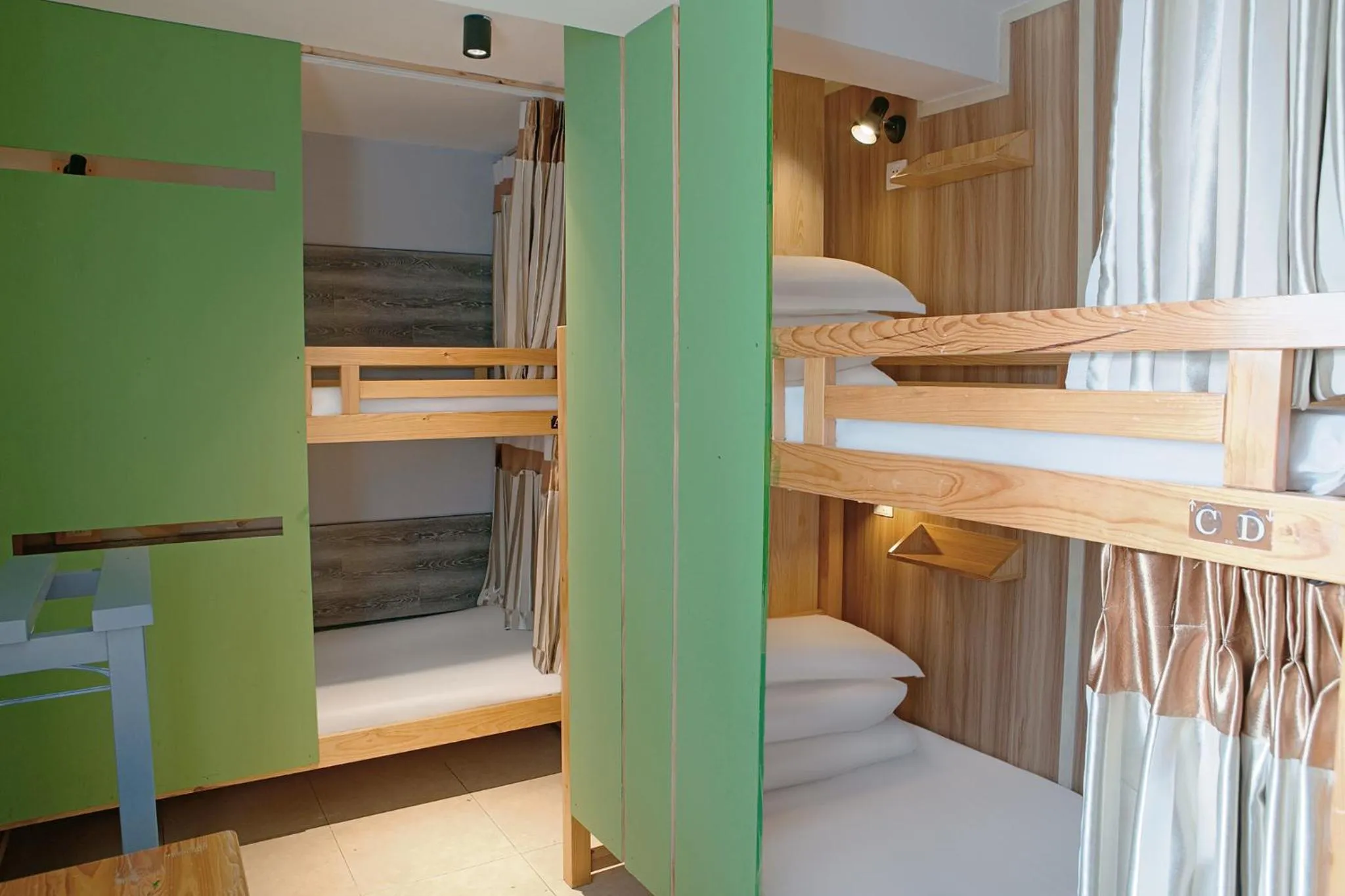 bunk bed, Bed in Kunming Upland International Youth Hostel near the city center ,2 mins walk to the subway, 2 mins walk to the Green Lake, Close to Yuan tong Temple, Old street, Yunnan University, English-speaking service convenient payment and visa cards are accepted