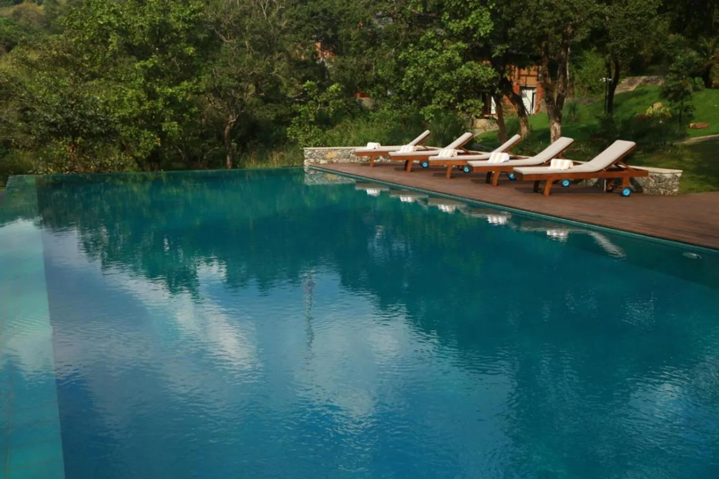 Swimming pool in Sennya Resorts