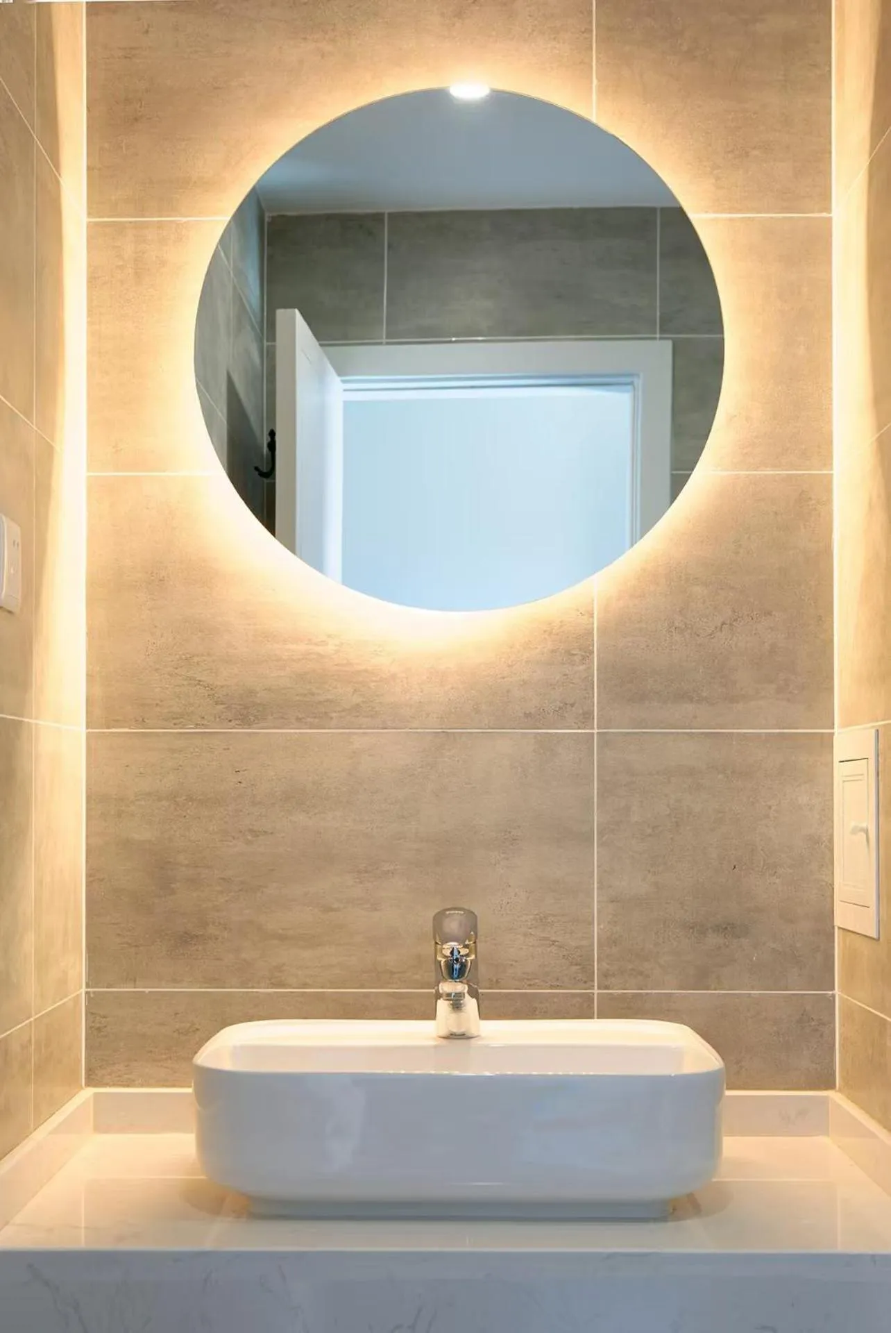 Bathroom in The Cloudland International Youth Hostel Close to the city center,15 min walks to the subway, Close to the night market, old street, green lake, English-speaking service, free Activity convenient payment and visa cards are accepted