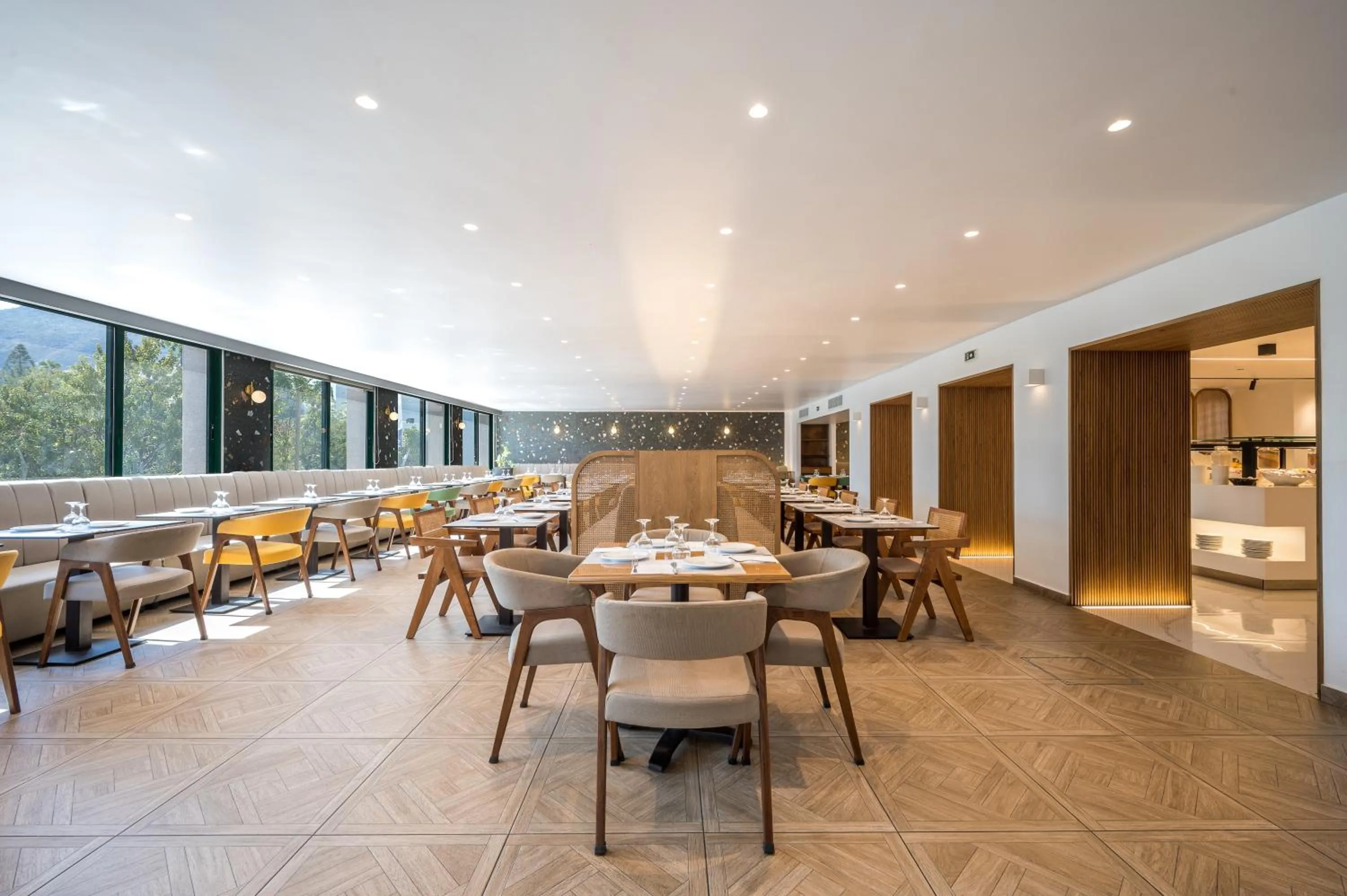 Restaurant/places to eat in Heronissos Hotel