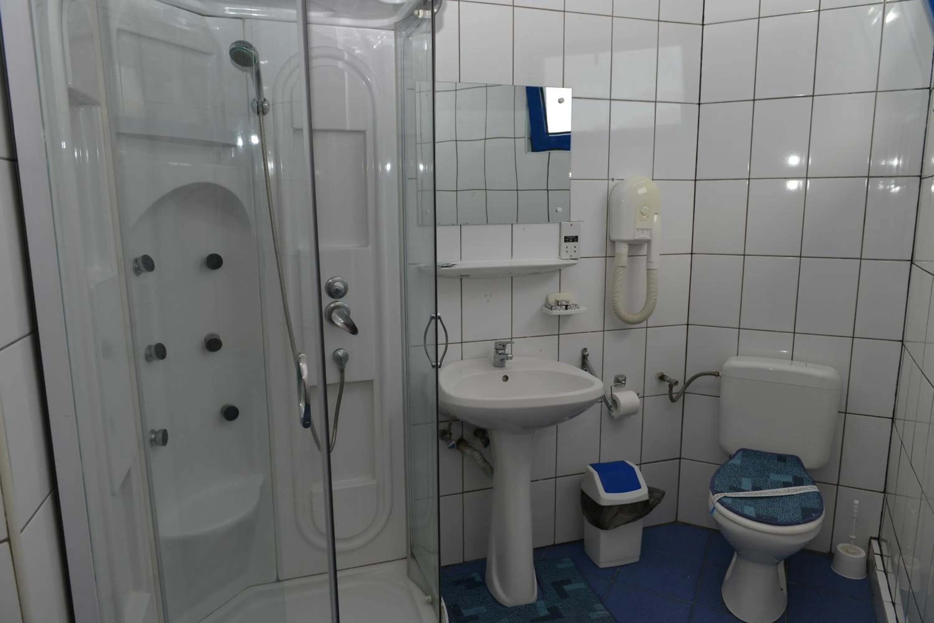 Bathroom in Motel Carmen