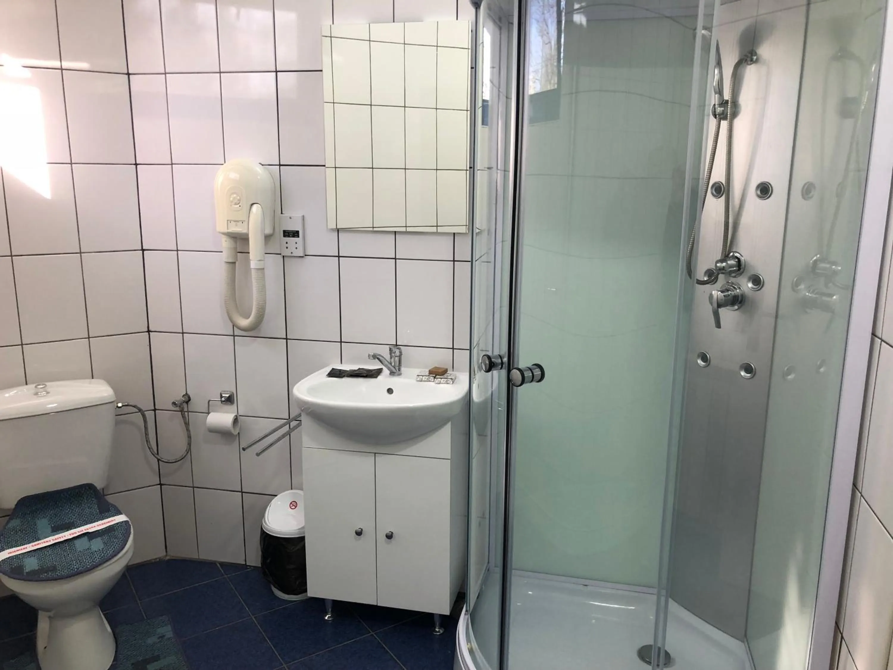 Bathroom in Motel Carmen