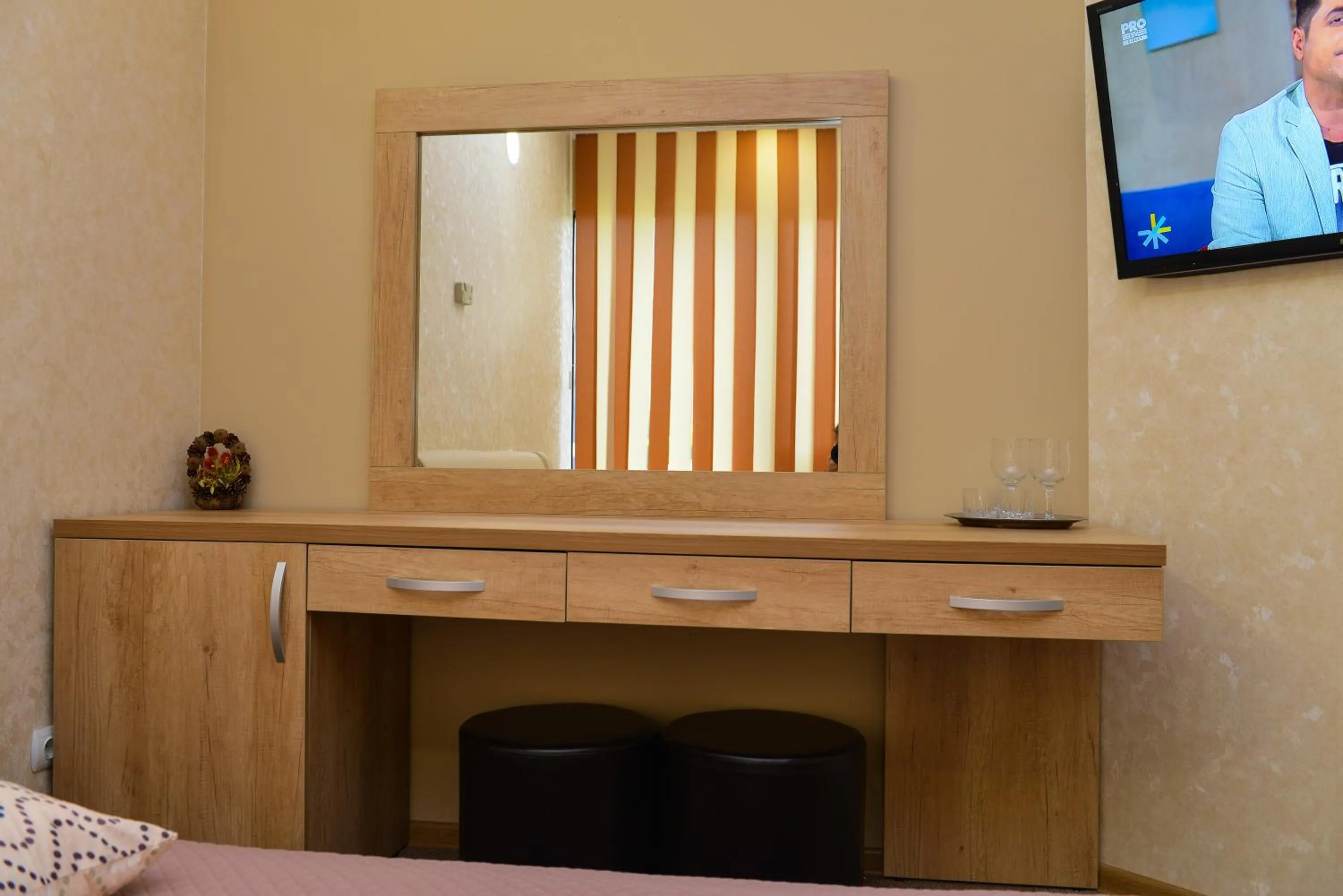 Photo of the whole room, Bed in Motel Carmen