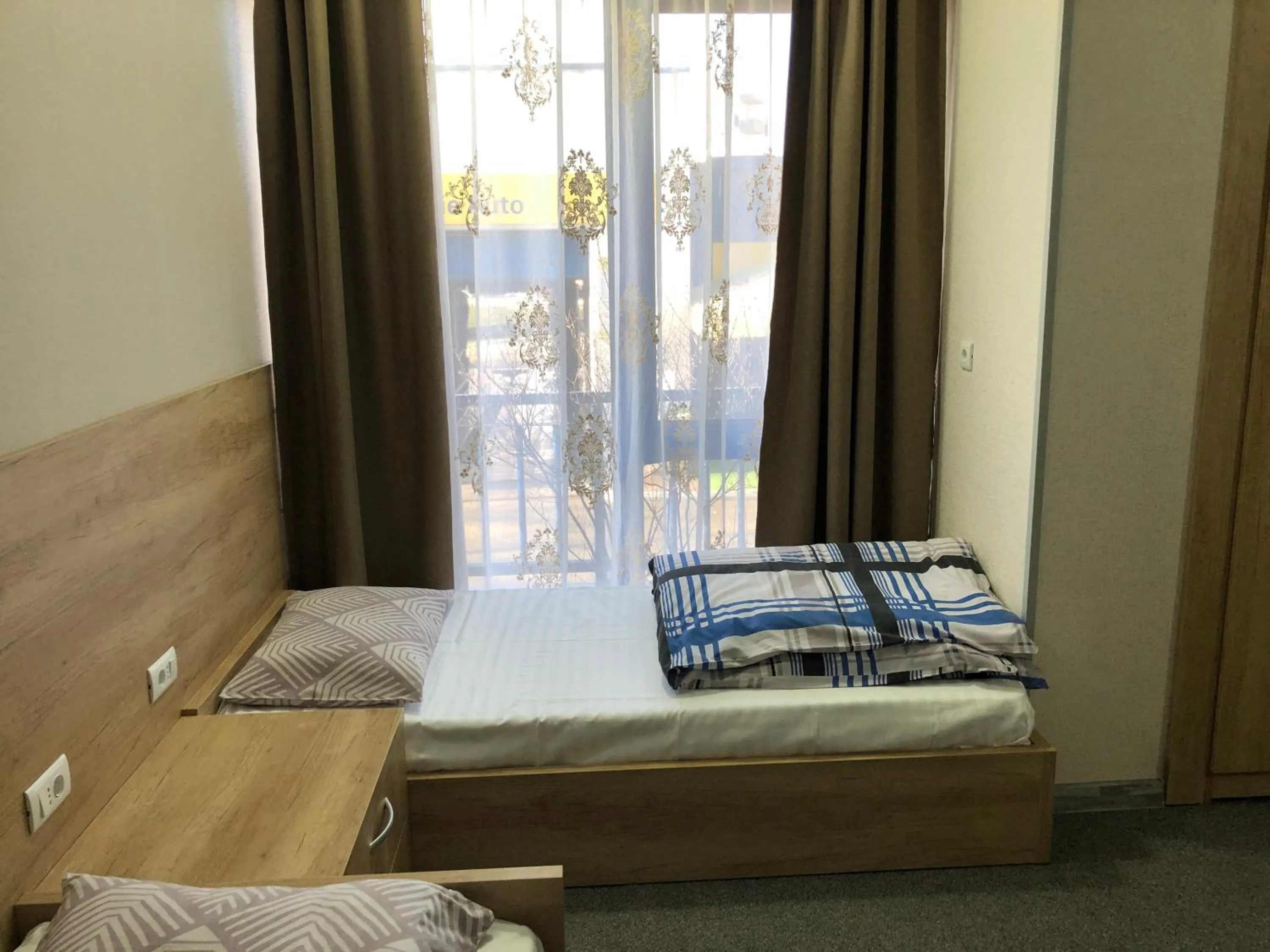 Photo of the whole room, Bed in Motel Carmen