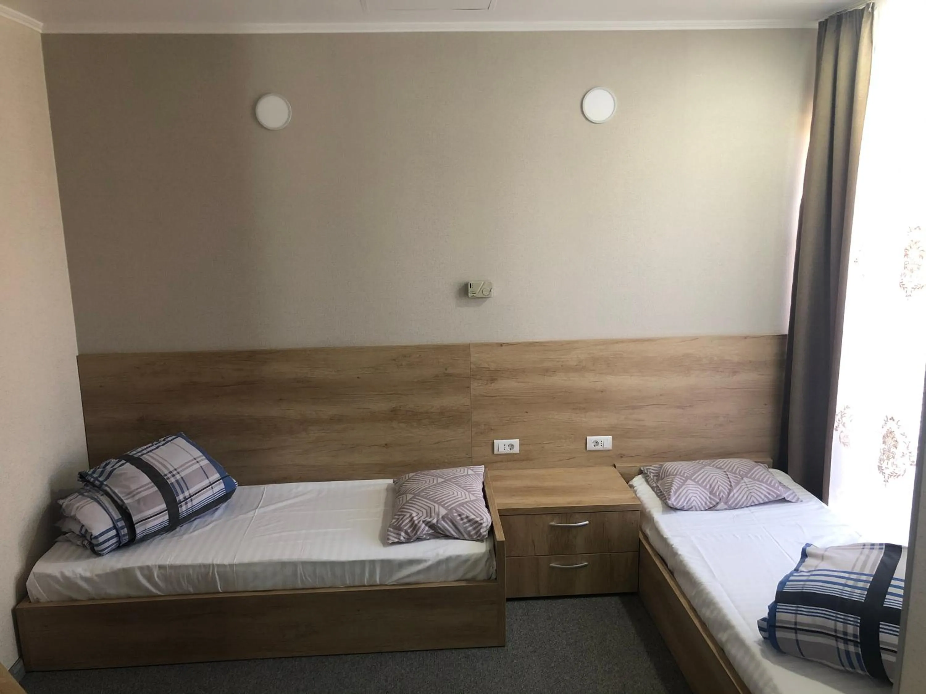 Bedroom, Bed in Motel Carmen