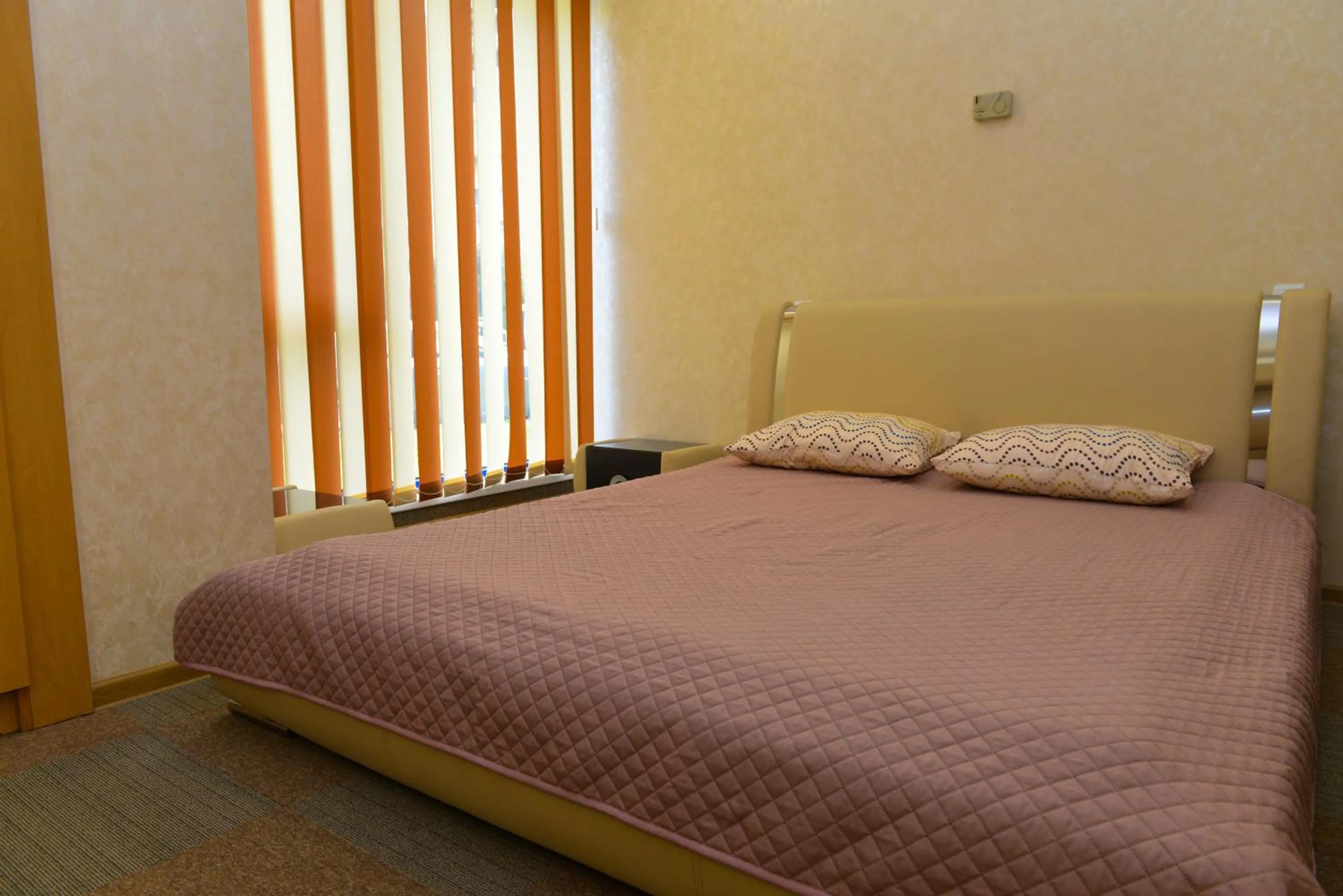 Photo of the whole room, Bed in Motel Carmen