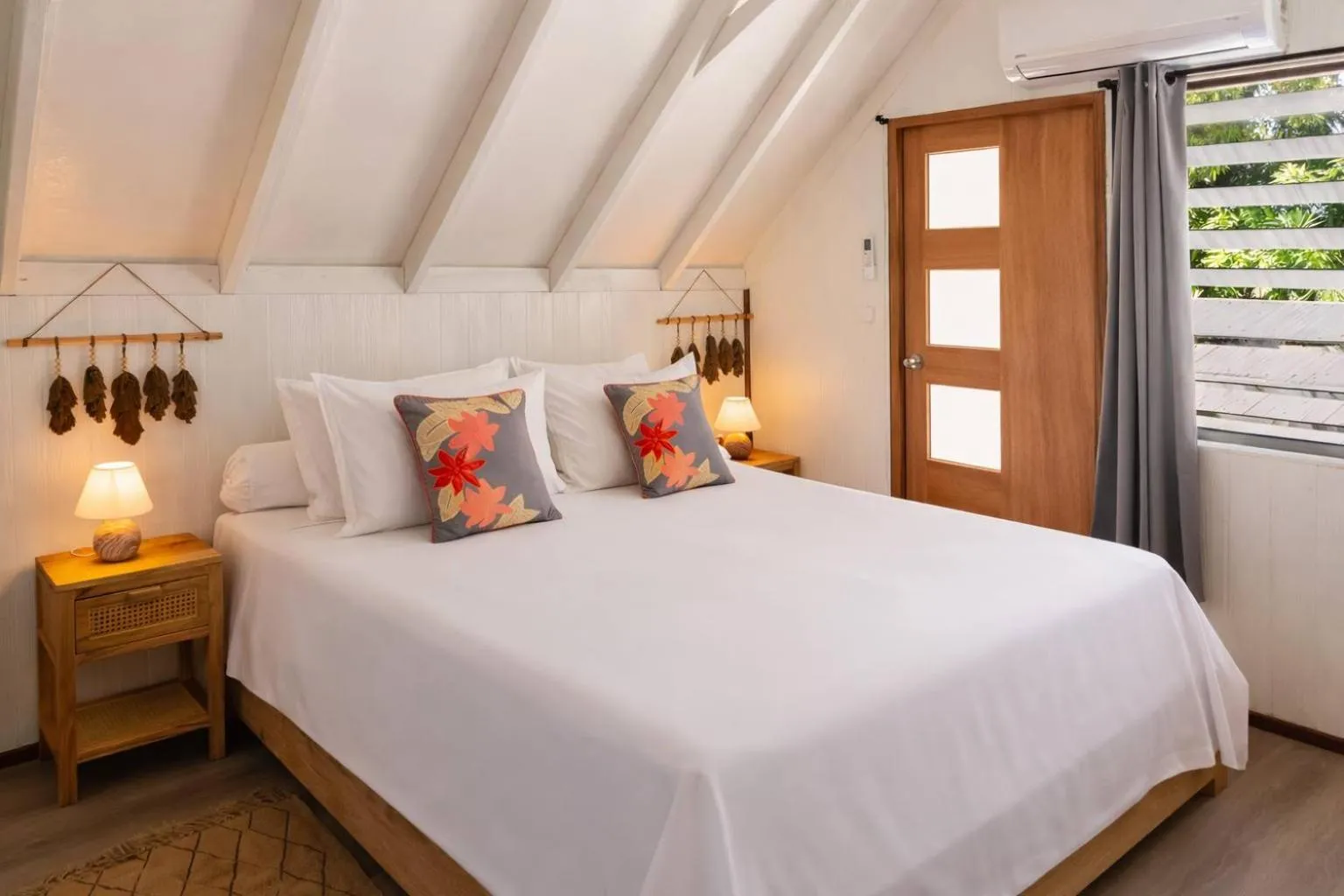 Bed in Matira Sunset House N659 DTO-MT