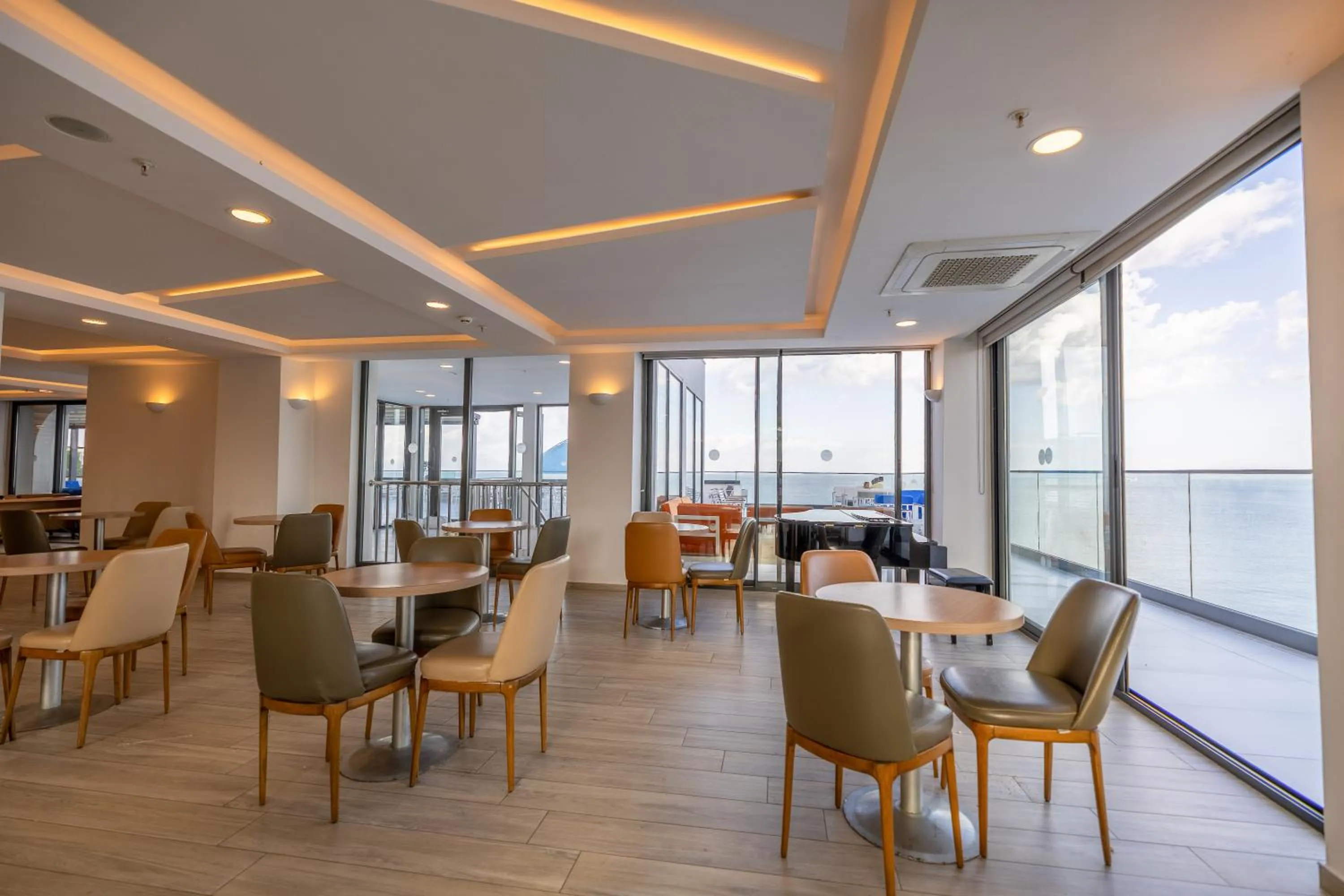 Lounge or bar in INFINITY BY YELKEN AQUAPARK&RESORTS KUŞADASI