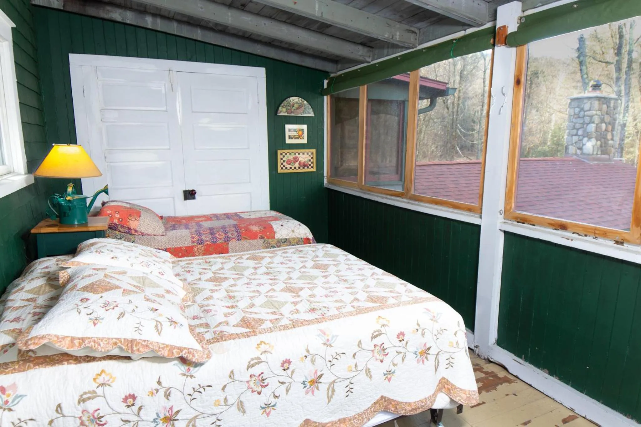 Bed in Trails End Inn