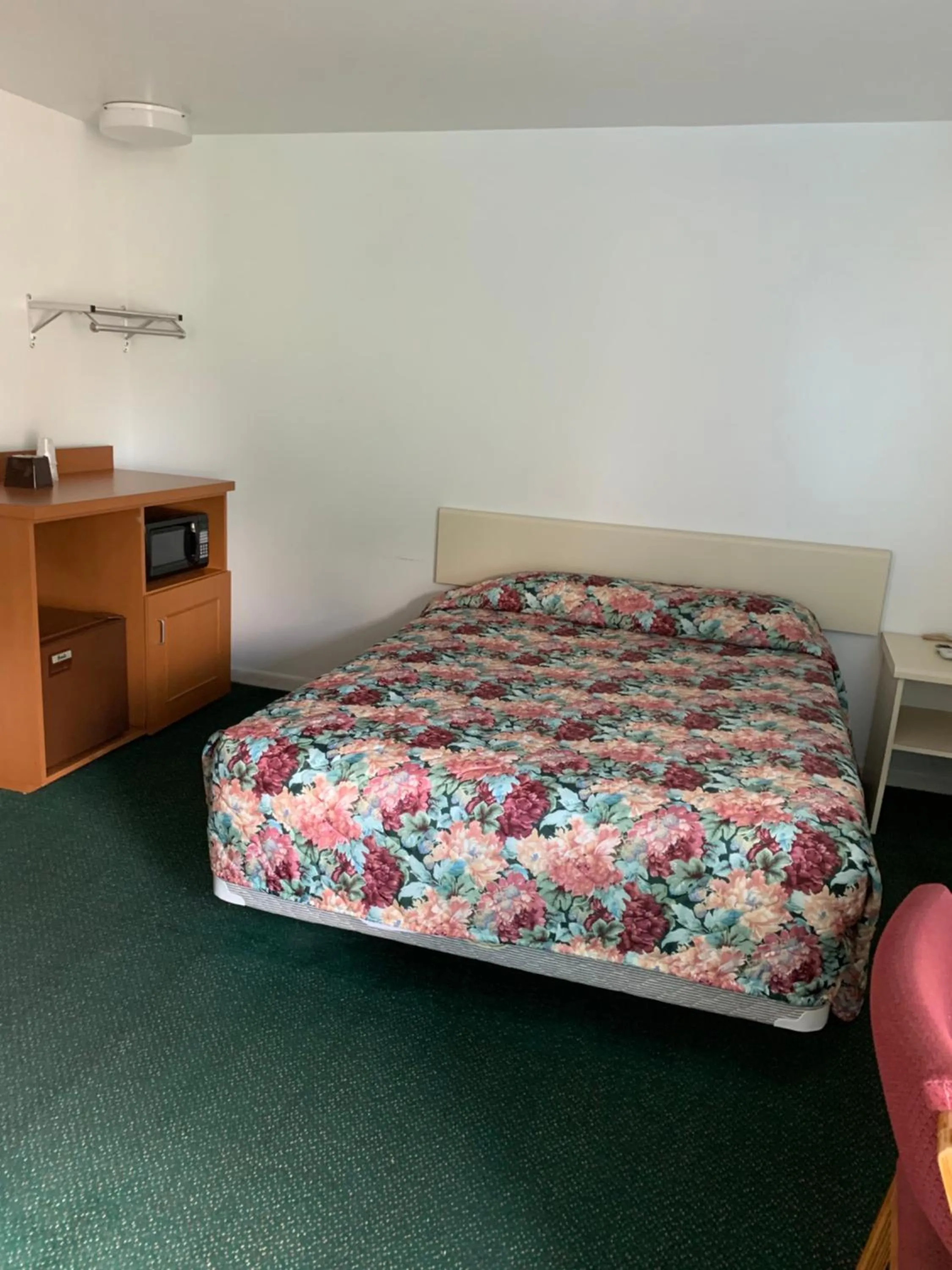 Bed in Boone trail inn