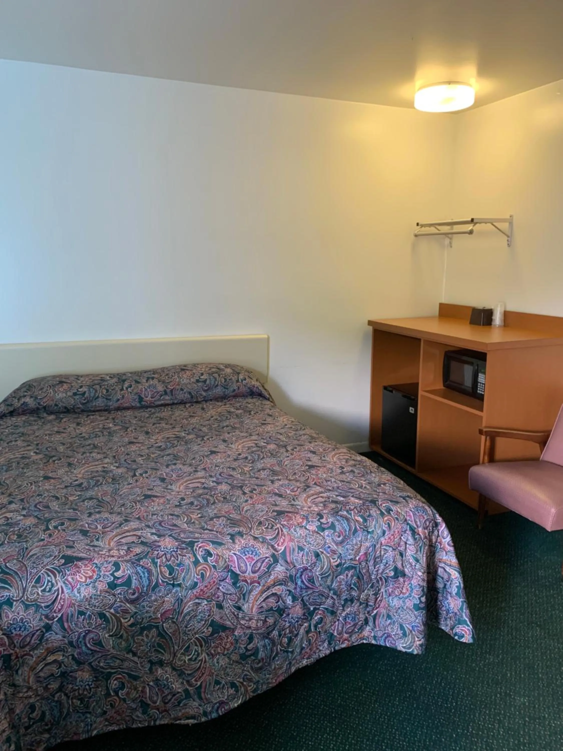 Bed in Boone trail inn