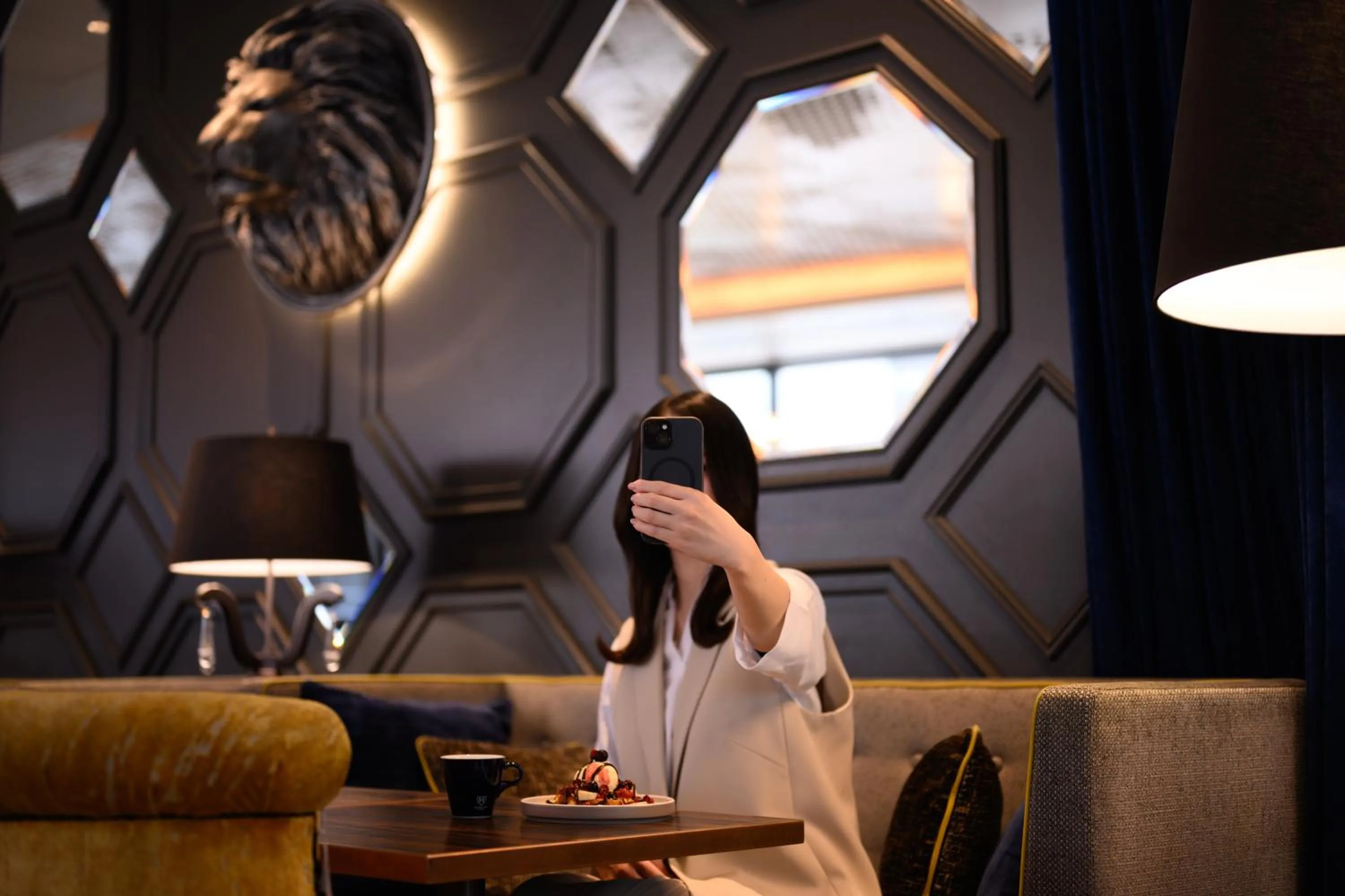 Lounge or bar in The Royal Park Canvas - Osaka Kitahama