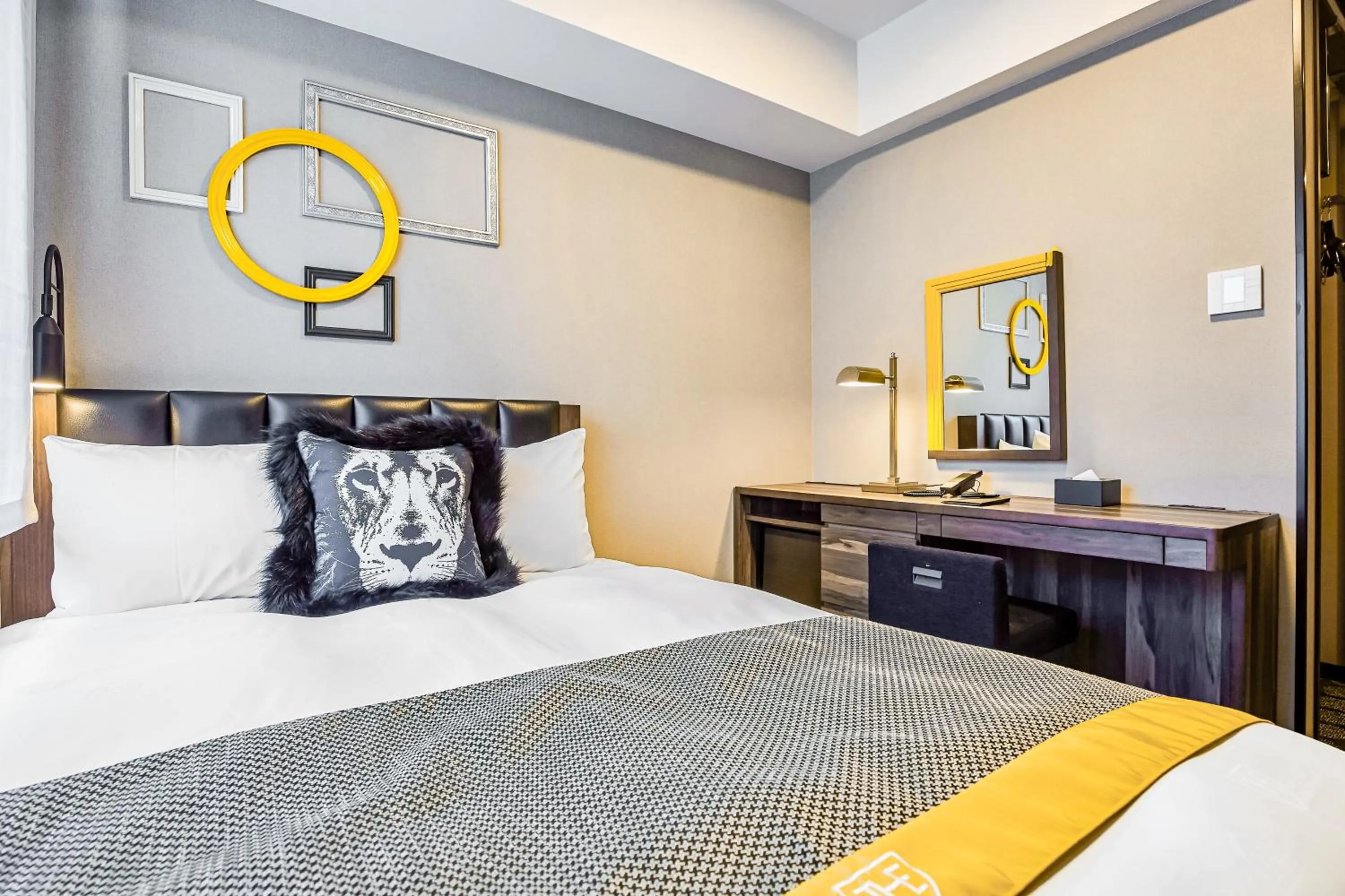 Photo of the whole room, Bed in The Royal Park Canvas - Osaka Kitahama