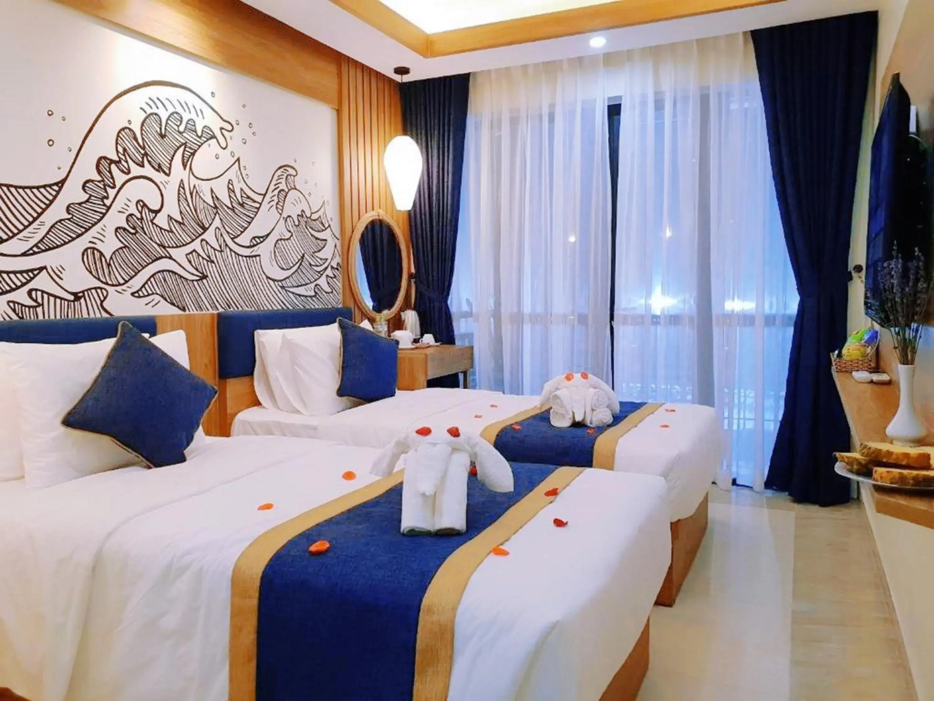 Deluxe Twin Room with Balcony in Southern Hotel Hoi An Deluxe Twin Room with Balcony in Southern Hotel Hoi An