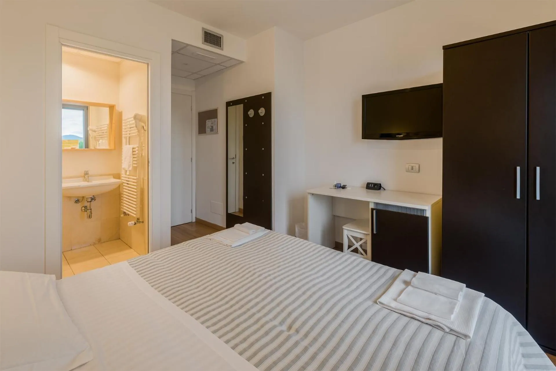 Photo of the whole room, Bed in Daglingegneri