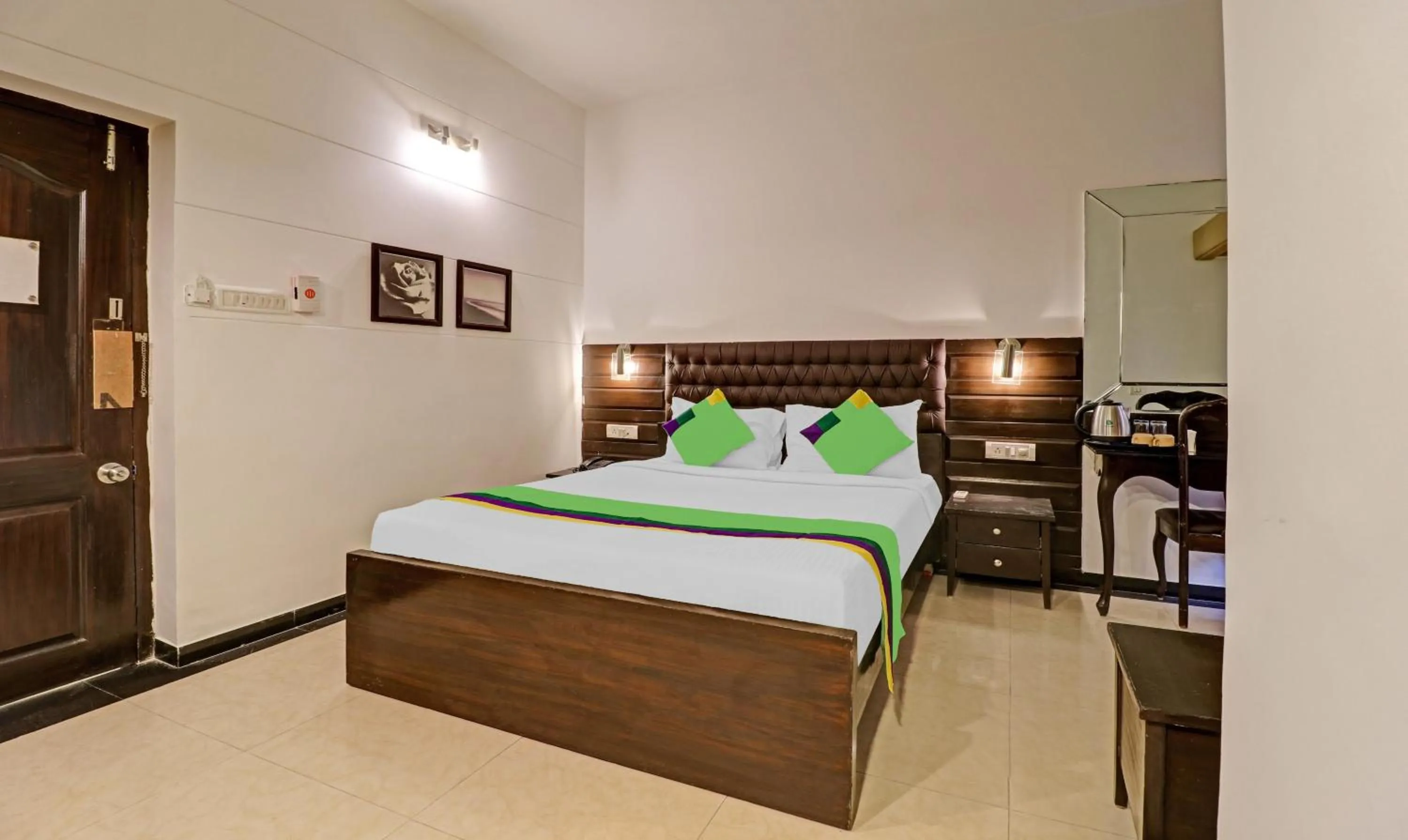 Bedroom, Bed in Treebo White Inn Koramangala