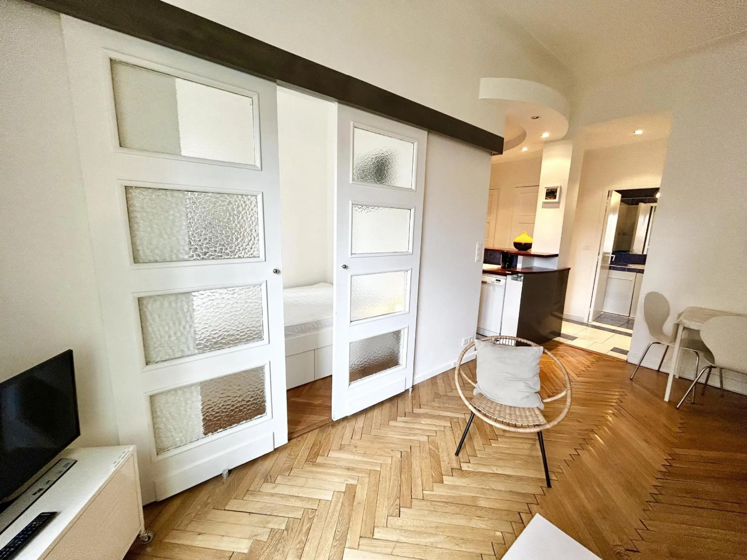 Communal lounge/ TV room in ApartHotel Riviera - Nice Côte d'Azur - Grimaldi AC - Promenade des Anglais