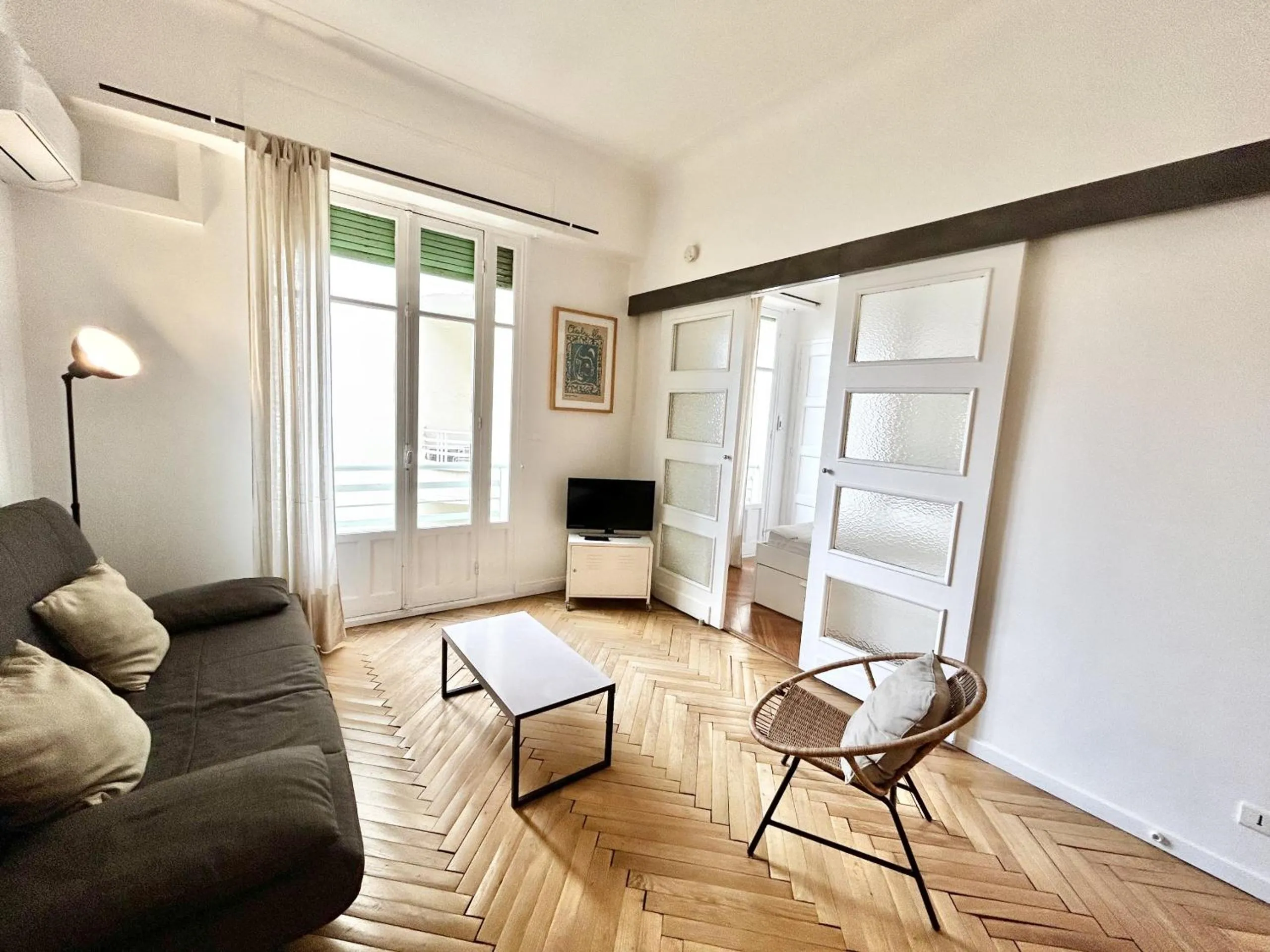 Communal lounge/ TV room in ApartHotel Riviera - Nice Côte d'Azur - Grimaldi AC - Promenade des Anglais