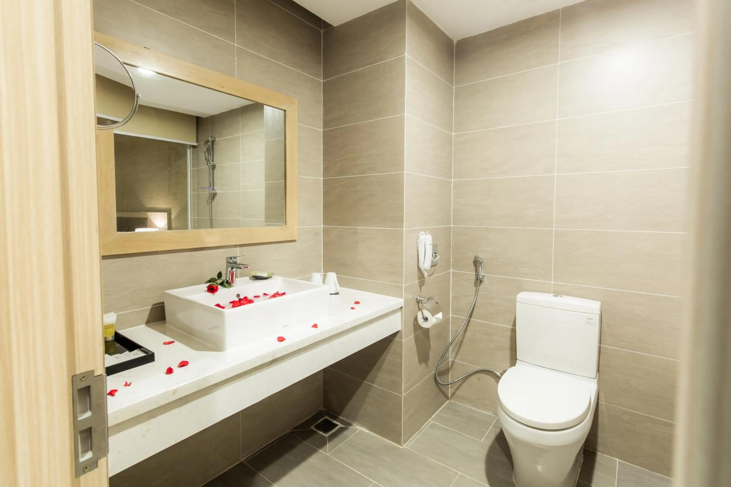 Shower in Muong Thanh Luxury Khanh Hoa