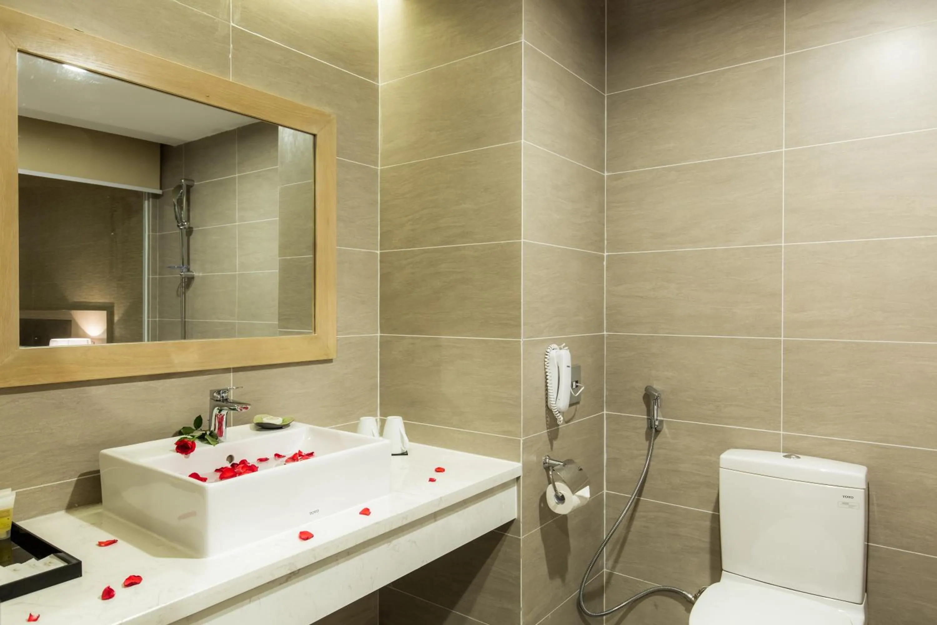 Shower in Muong Thanh Luxury Khanh Hoa