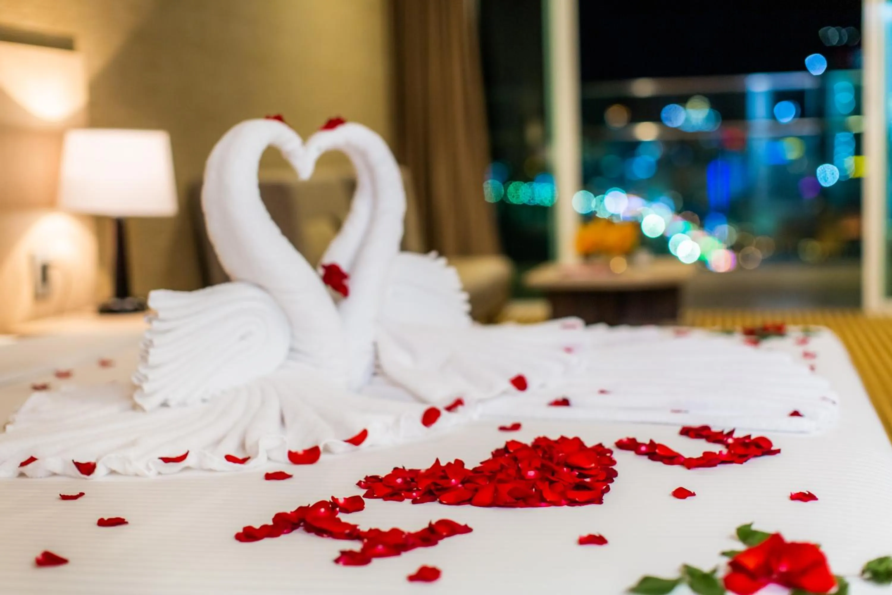 Sea view, Bed in Muong Thanh Luxury Khanh Hoa