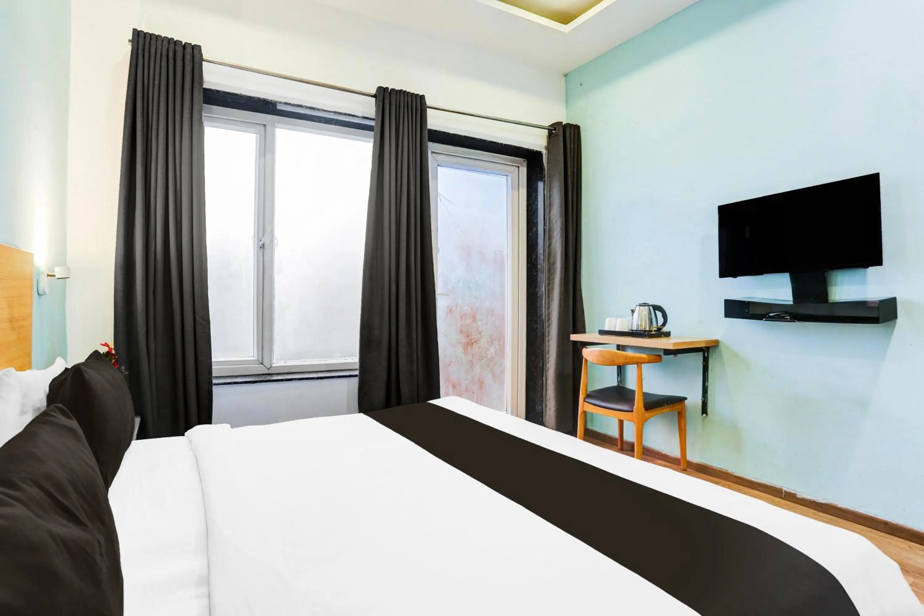 Bedroom, Bed in Super Townhouse Rohini Sector 23