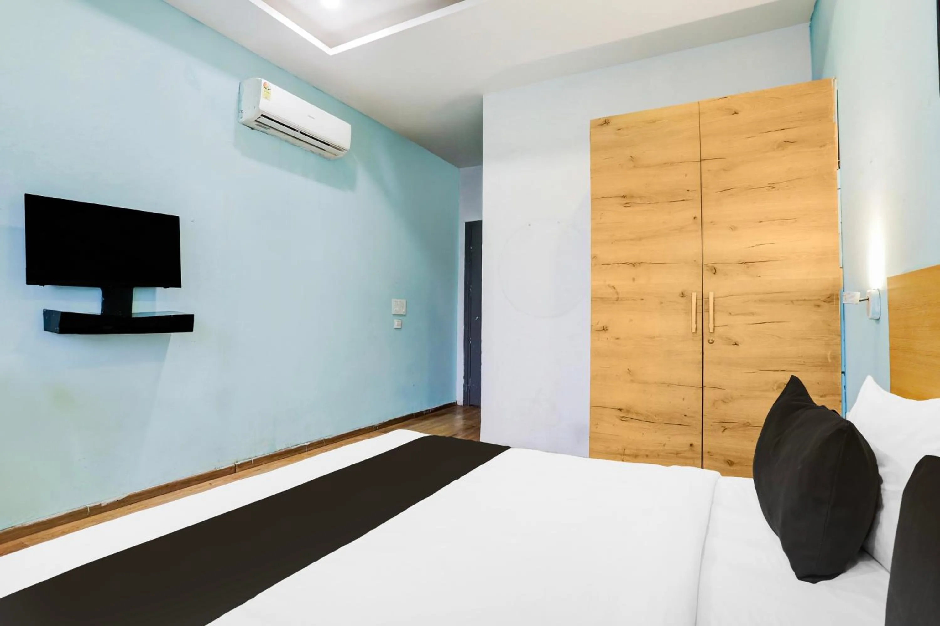 Bedroom, Bed in Super Townhouse Rohini Sector 23