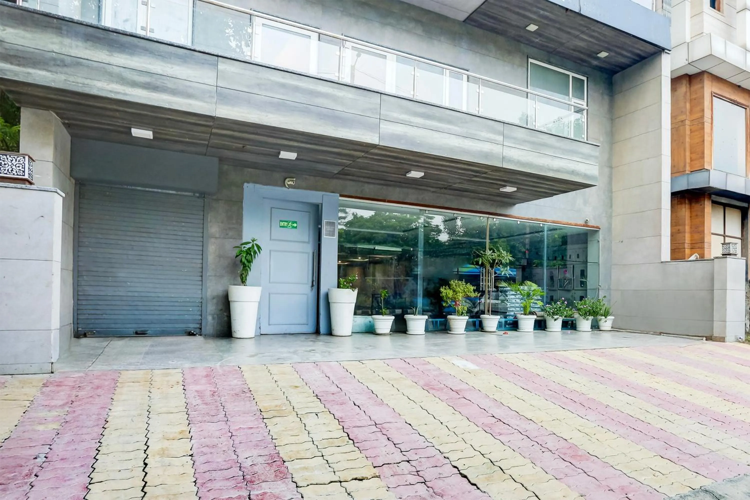 Facade/entrance in Super Townhouse Rohini Sector 23