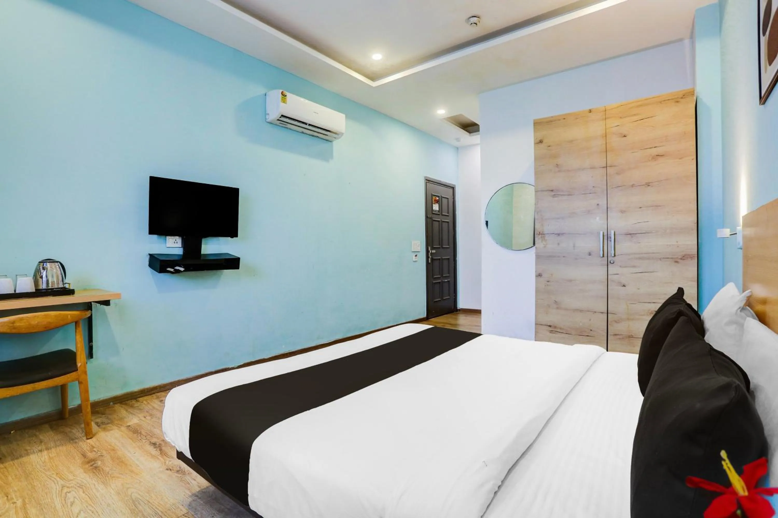 Bedroom, Bed in Super Townhouse Rohini Sector 23