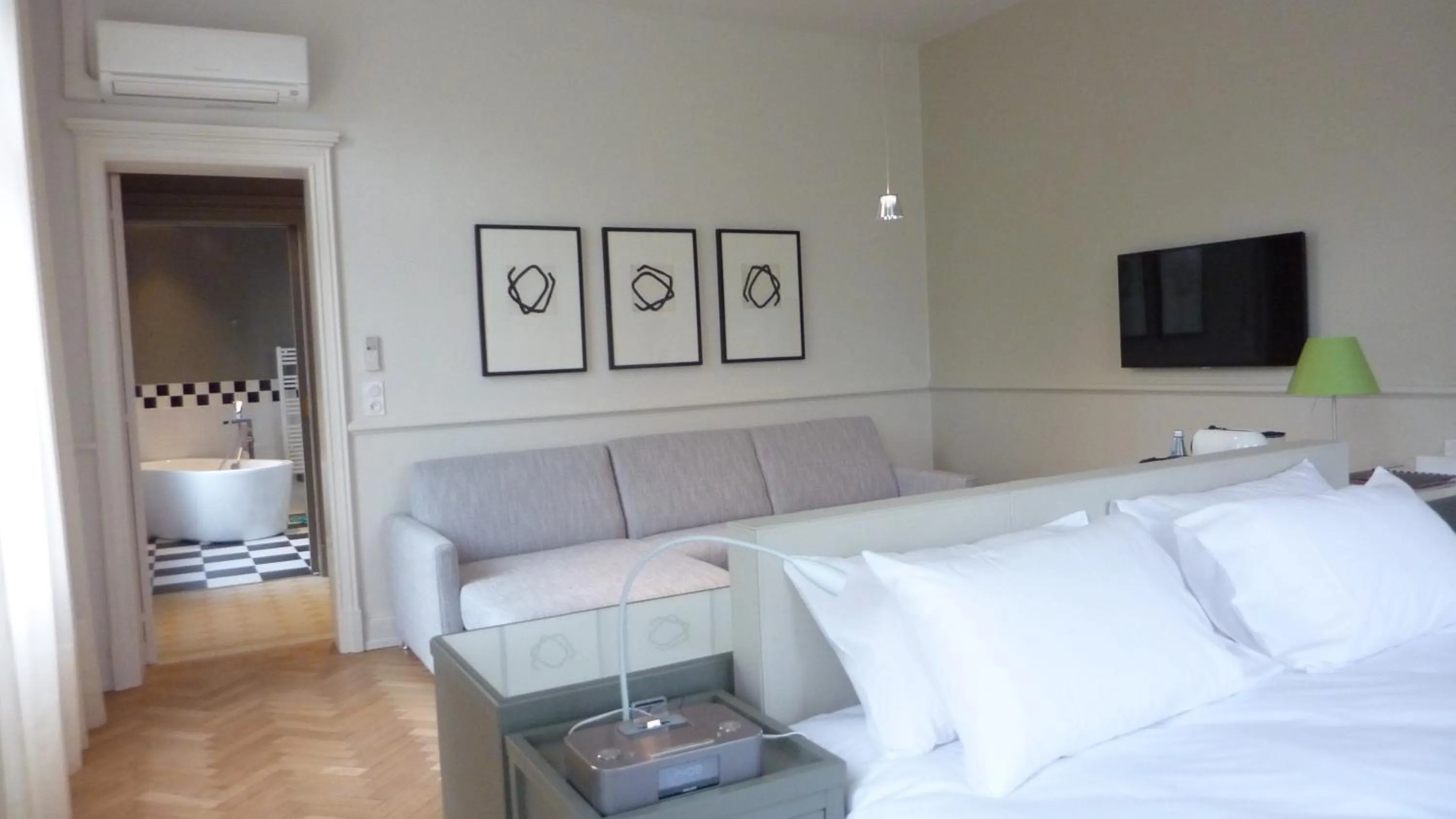 Bedroom, Bed in Villa Élyane