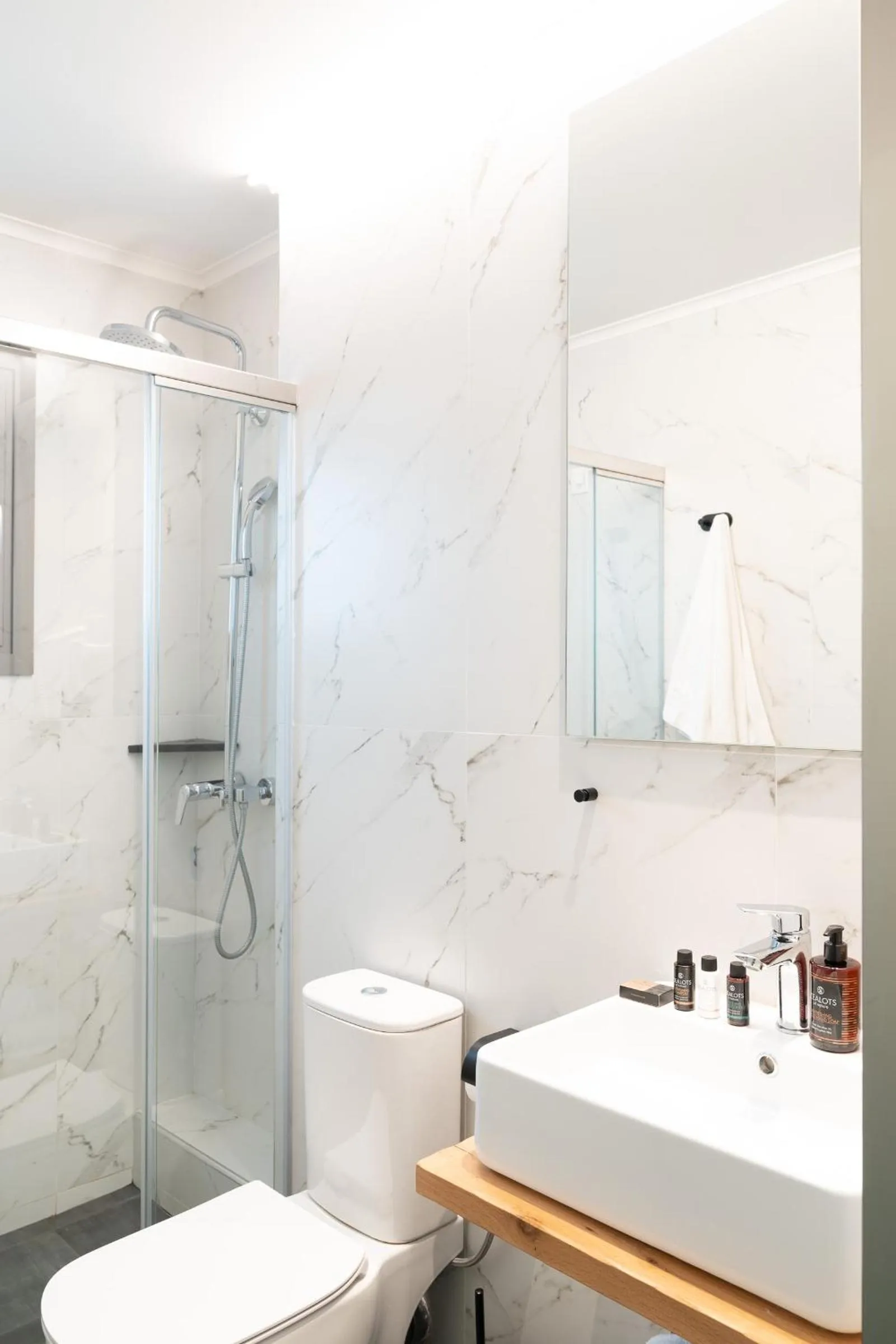 Bathroom in CHROMA FASHION ROOMS & APARTMENTS