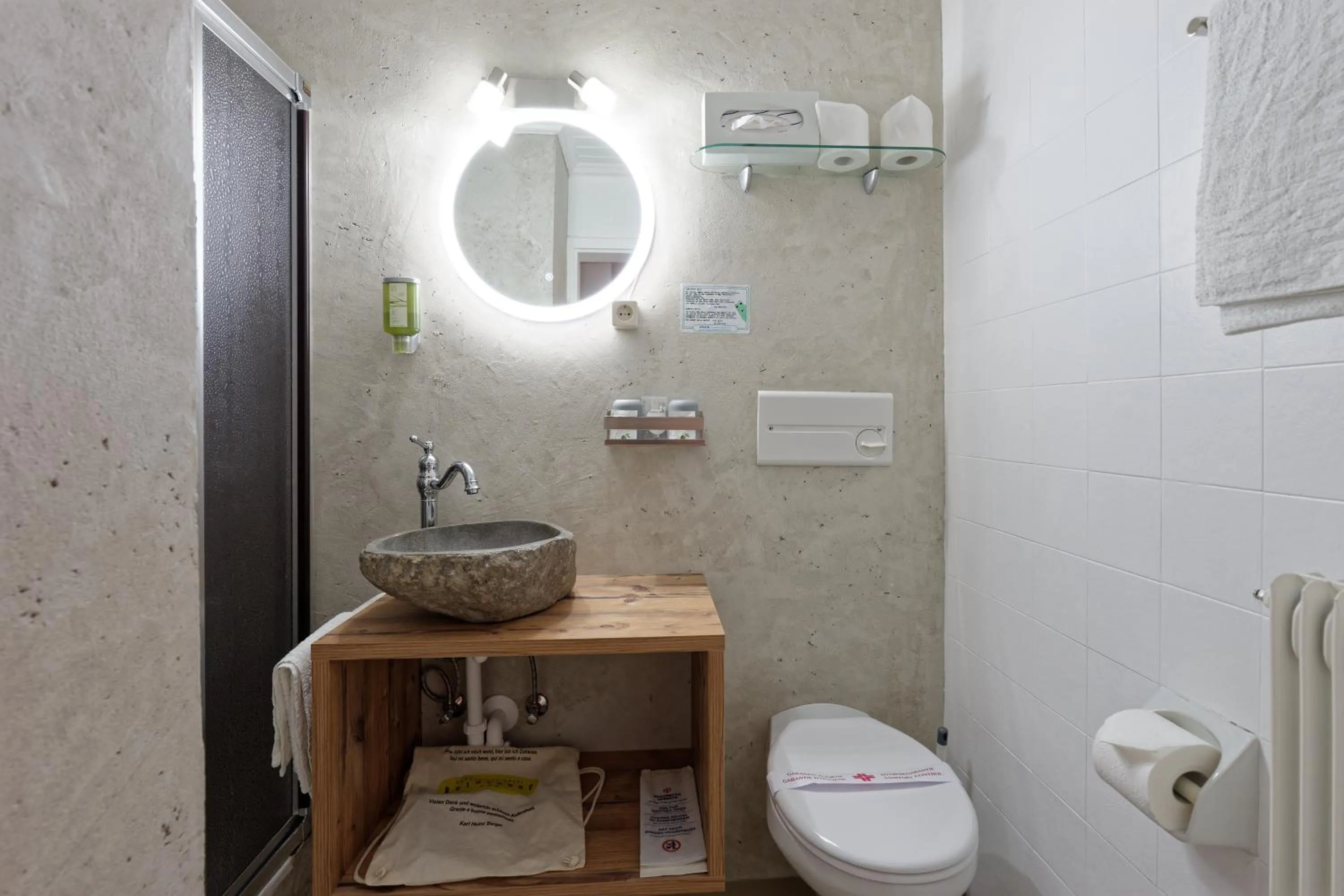 Shower in Bergchalet Hotel Reinerhof