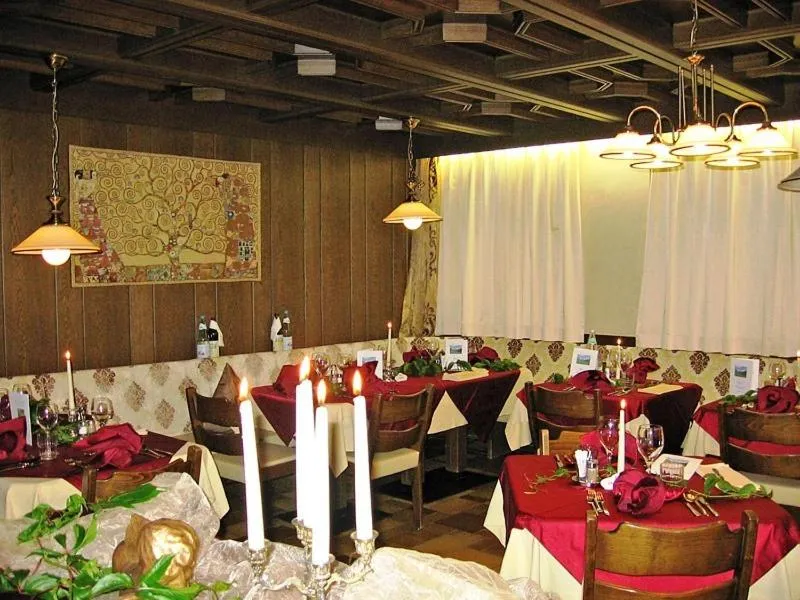 Dining area in Bergchalet Hotel Reinerhof