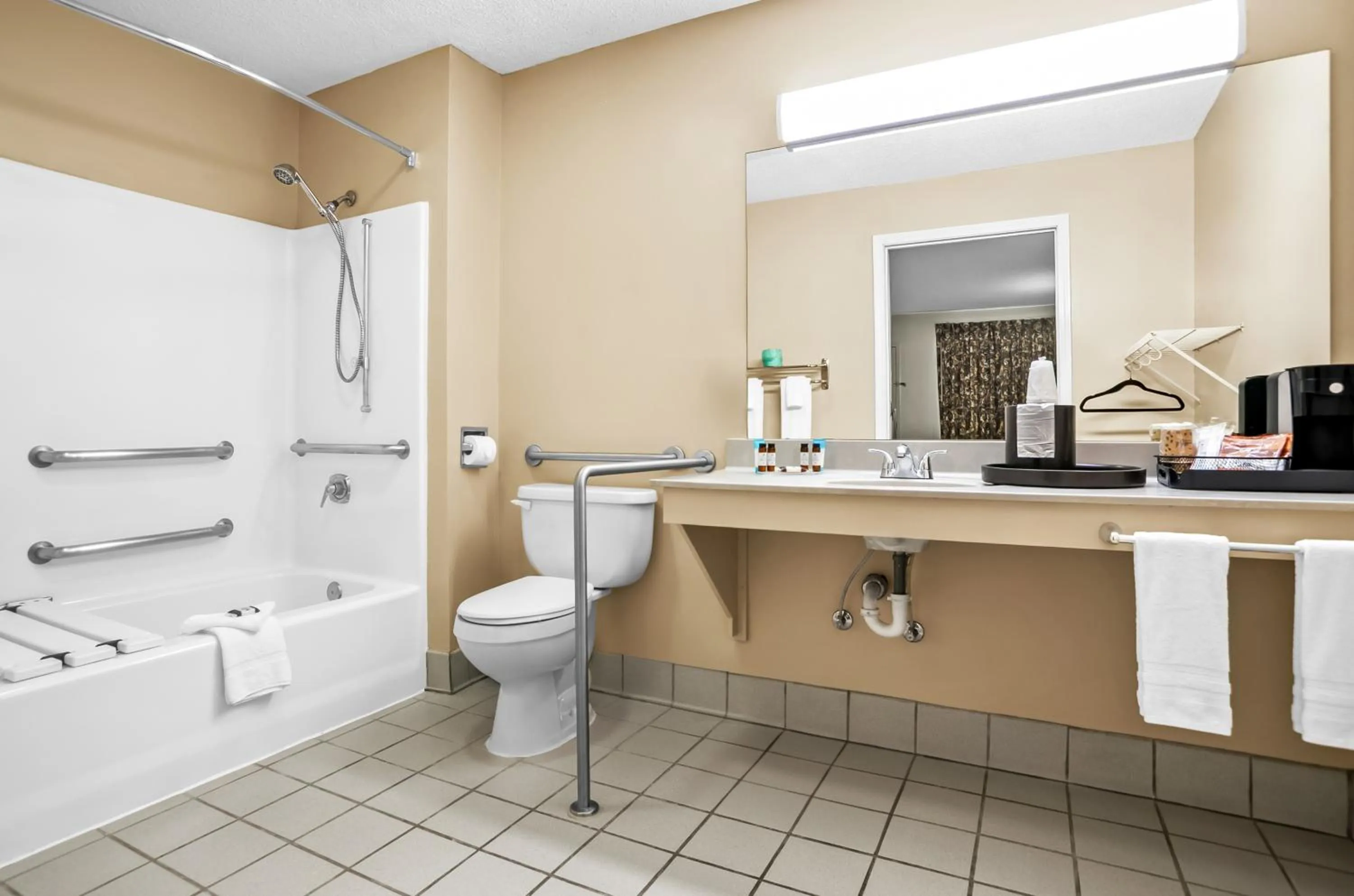 Shower in Americas Best Value Inn - Rome