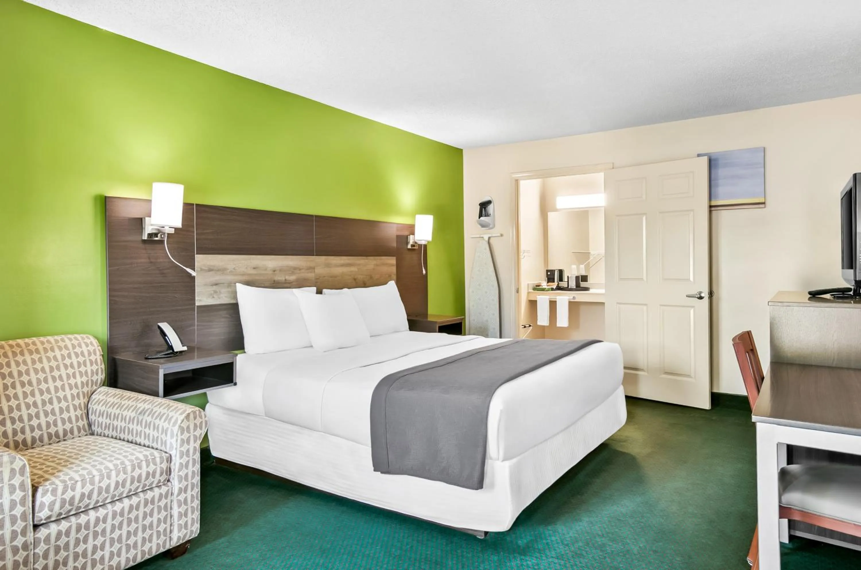 Bed in Americas Best Value Inn - Rome