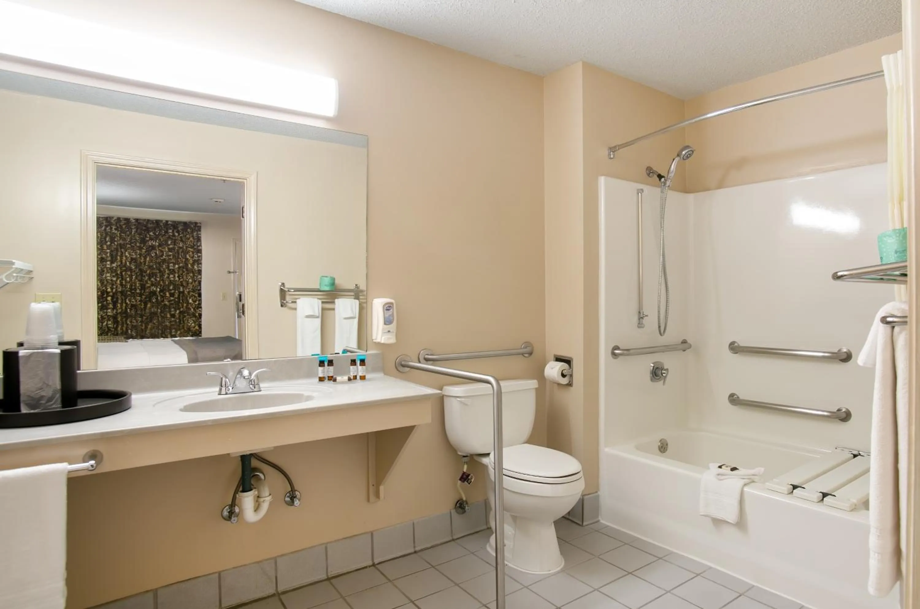 Shower in Americas Best Value Inn - Rome