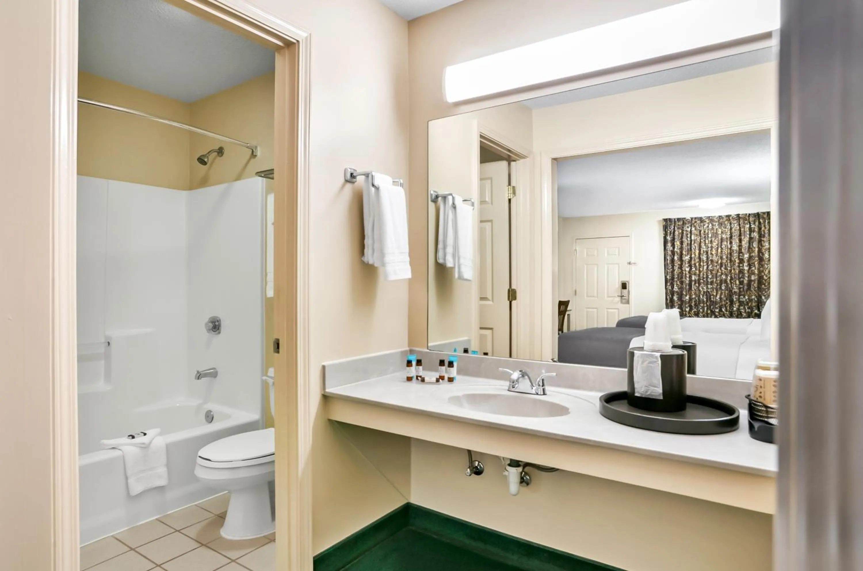 Shower in Americas Best Value Inn - Rome