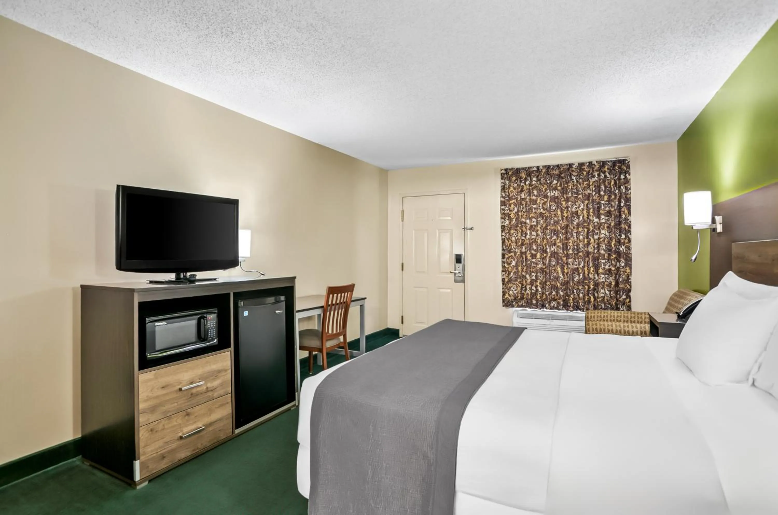 Bed in Americas Best Value Inn - Rome