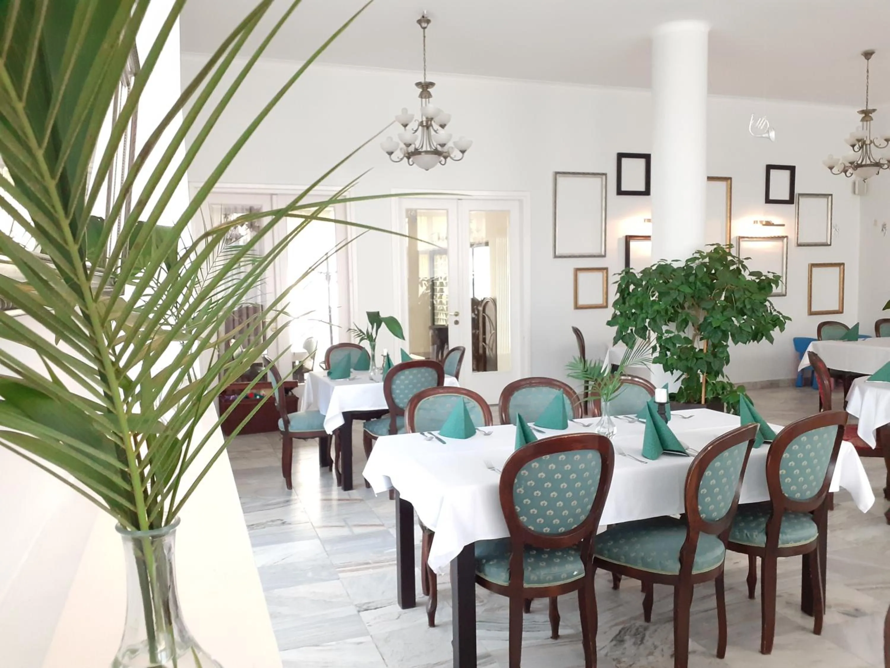 Restaurant/places to eat in Hotel Hutnik