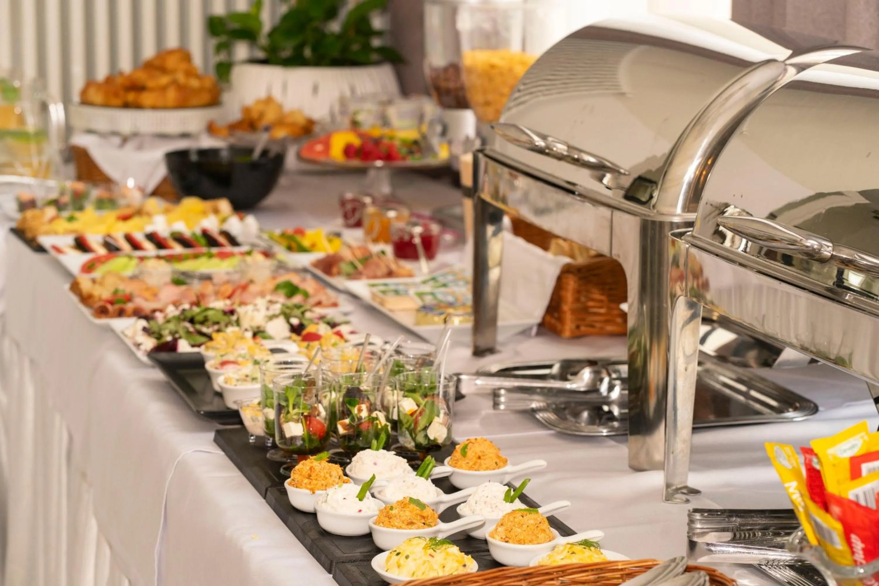 Buffet breakfast in Hotel Hutnik