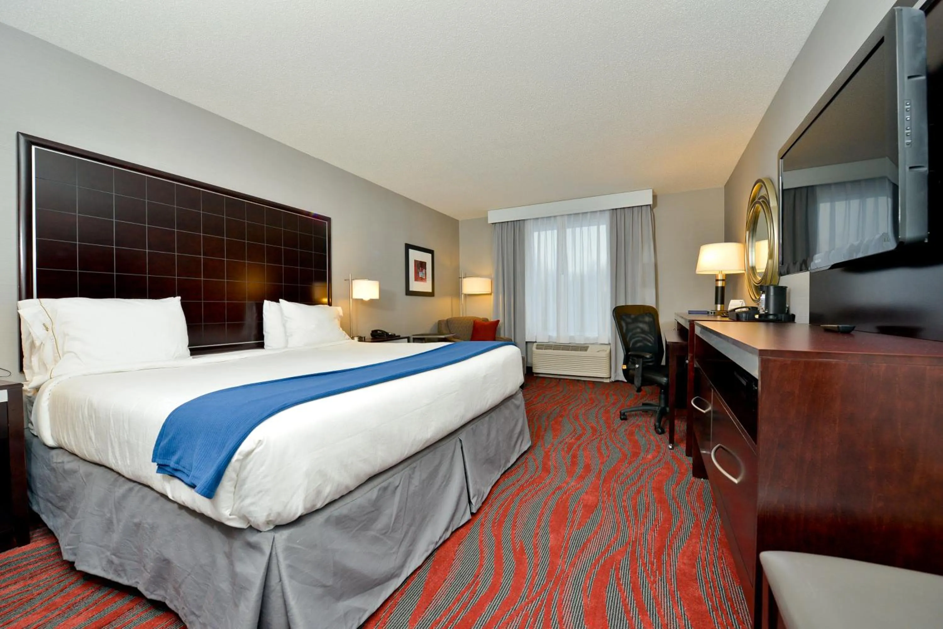 Bed in Holiday Inn Express Canandaigua by IHG
